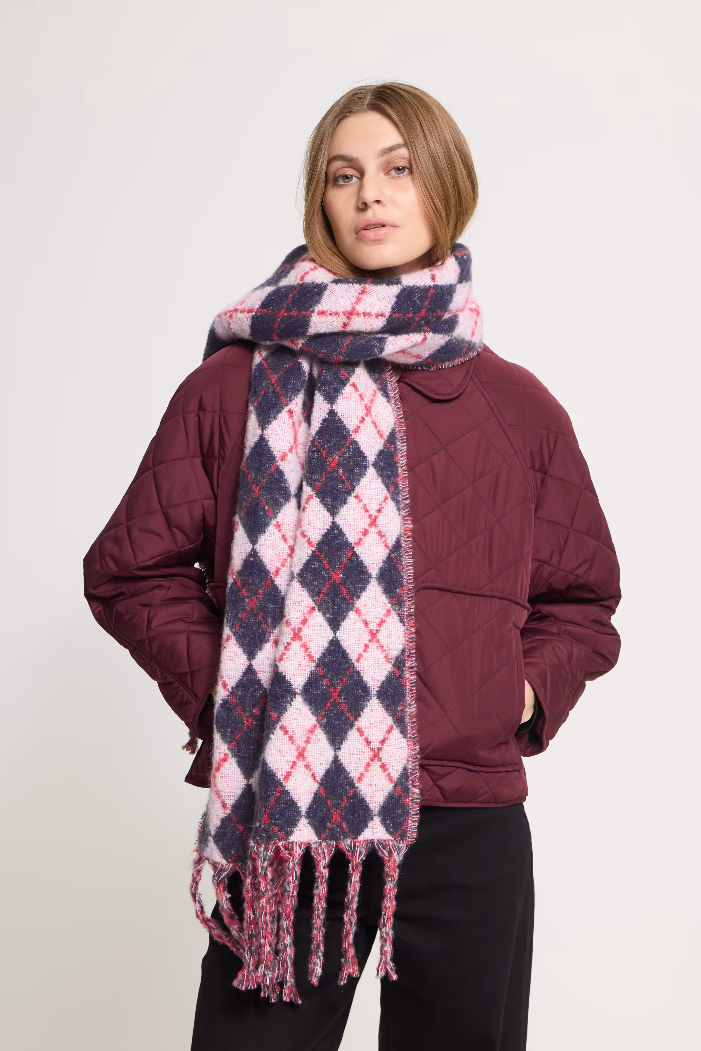IADAHLIA Skjerf LOOKBOOK FRONT 20126429-194010