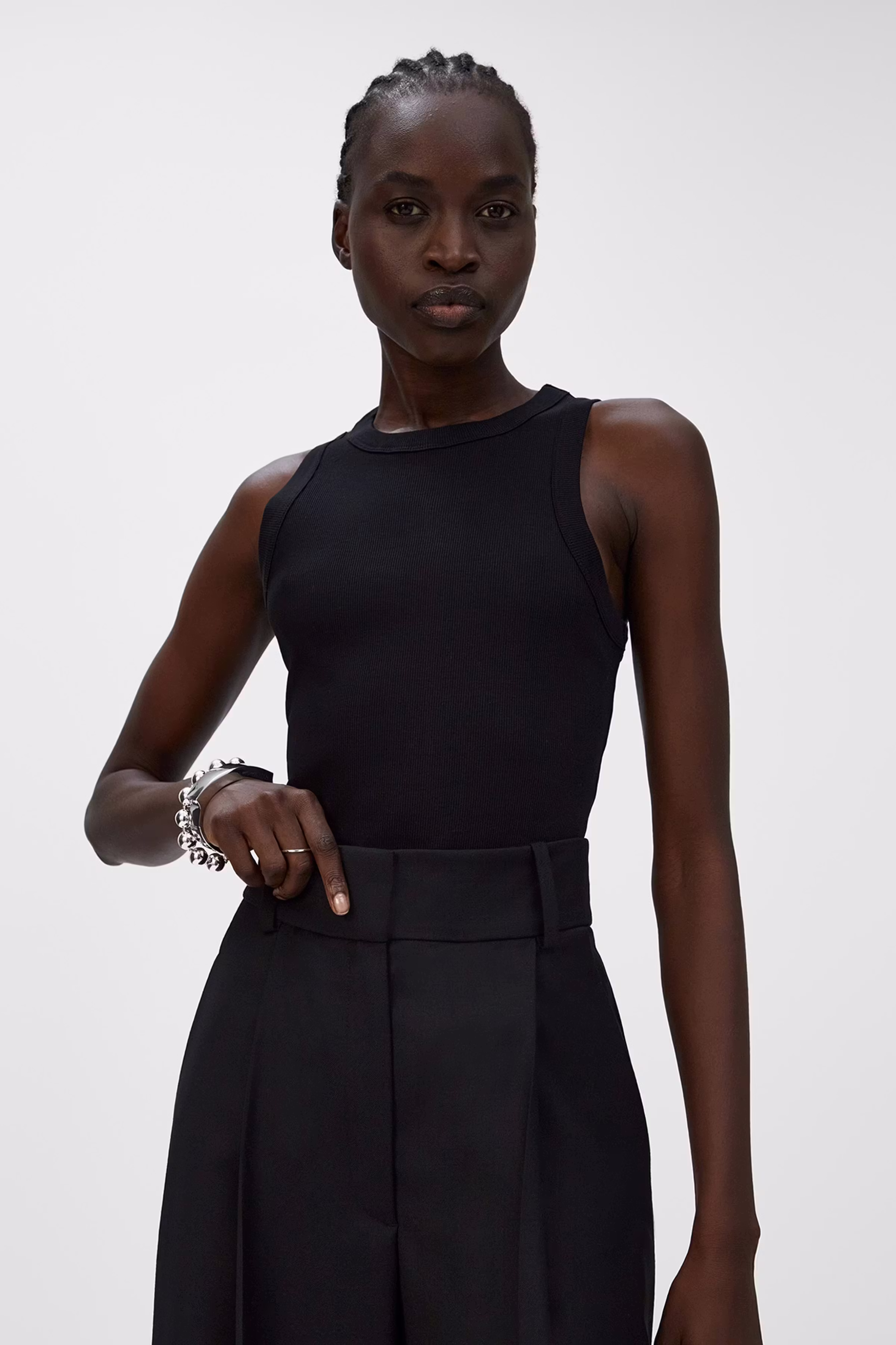 KLARA Top LOOKBOOK FRONT 30600447-BK999