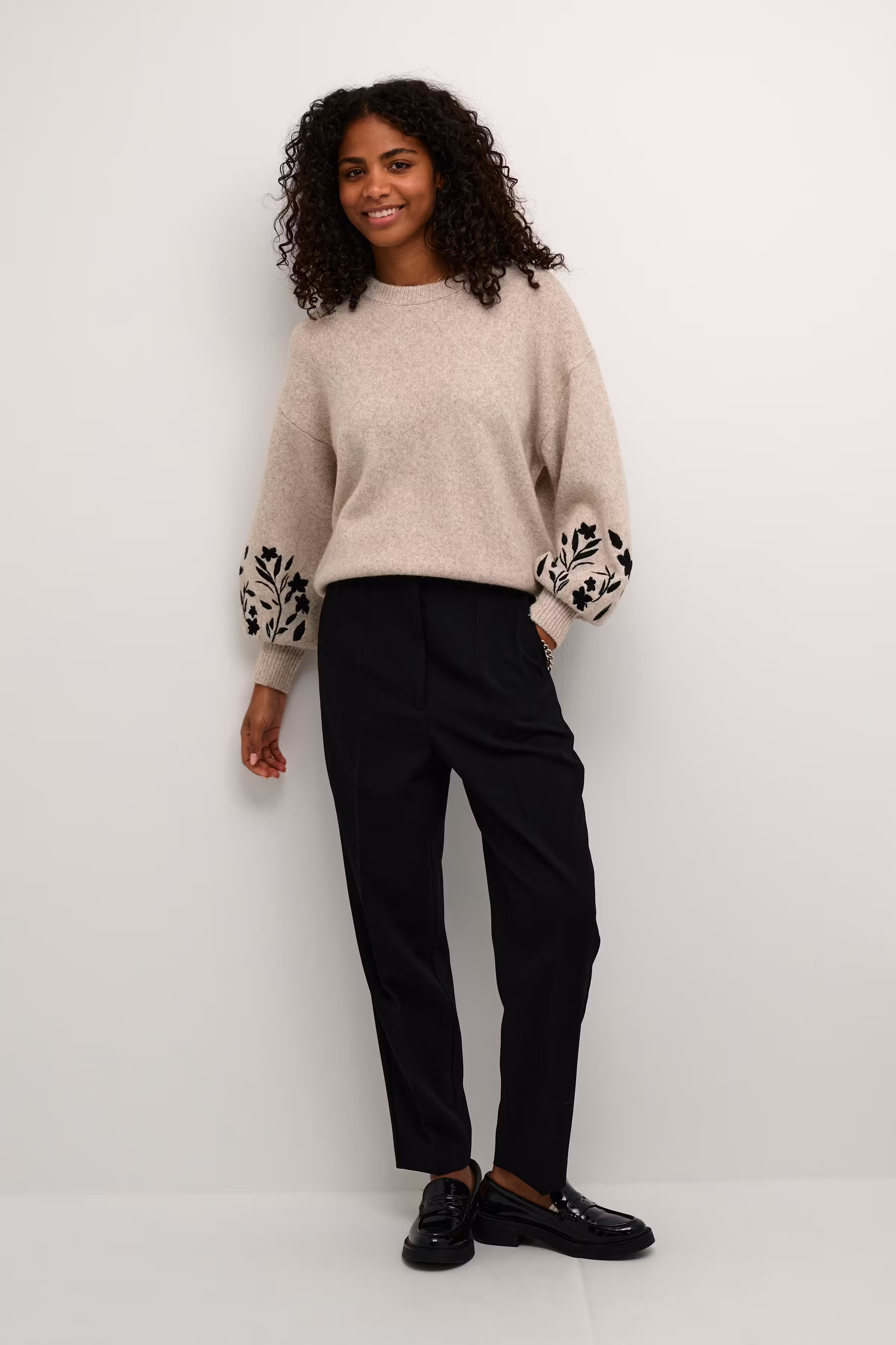 KAhella Bukser LOOKBOOK FRONT 10508755-100121