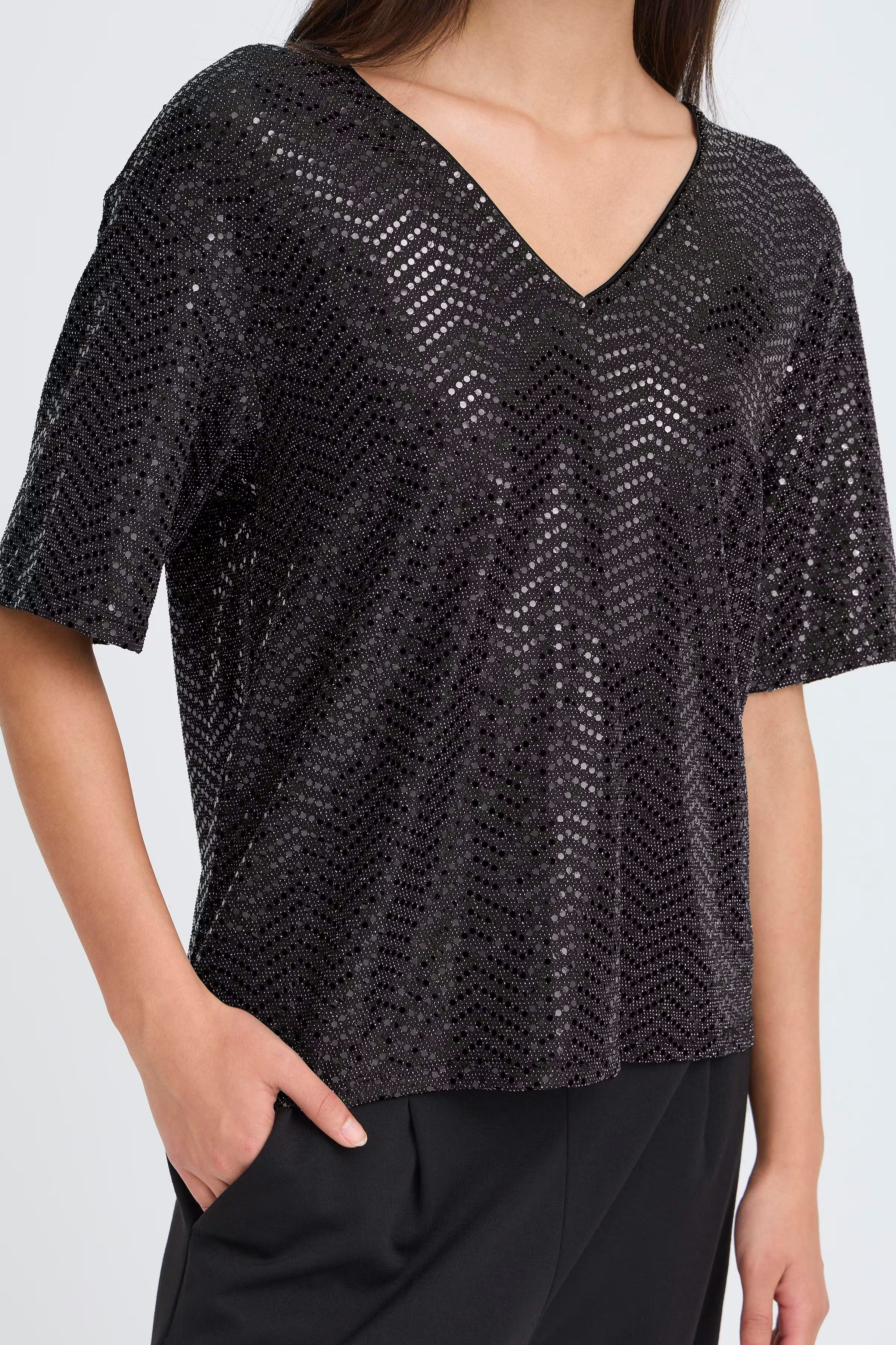 IHNELENIA T-shirt LOOKBOOK FRONT 20124921-194008