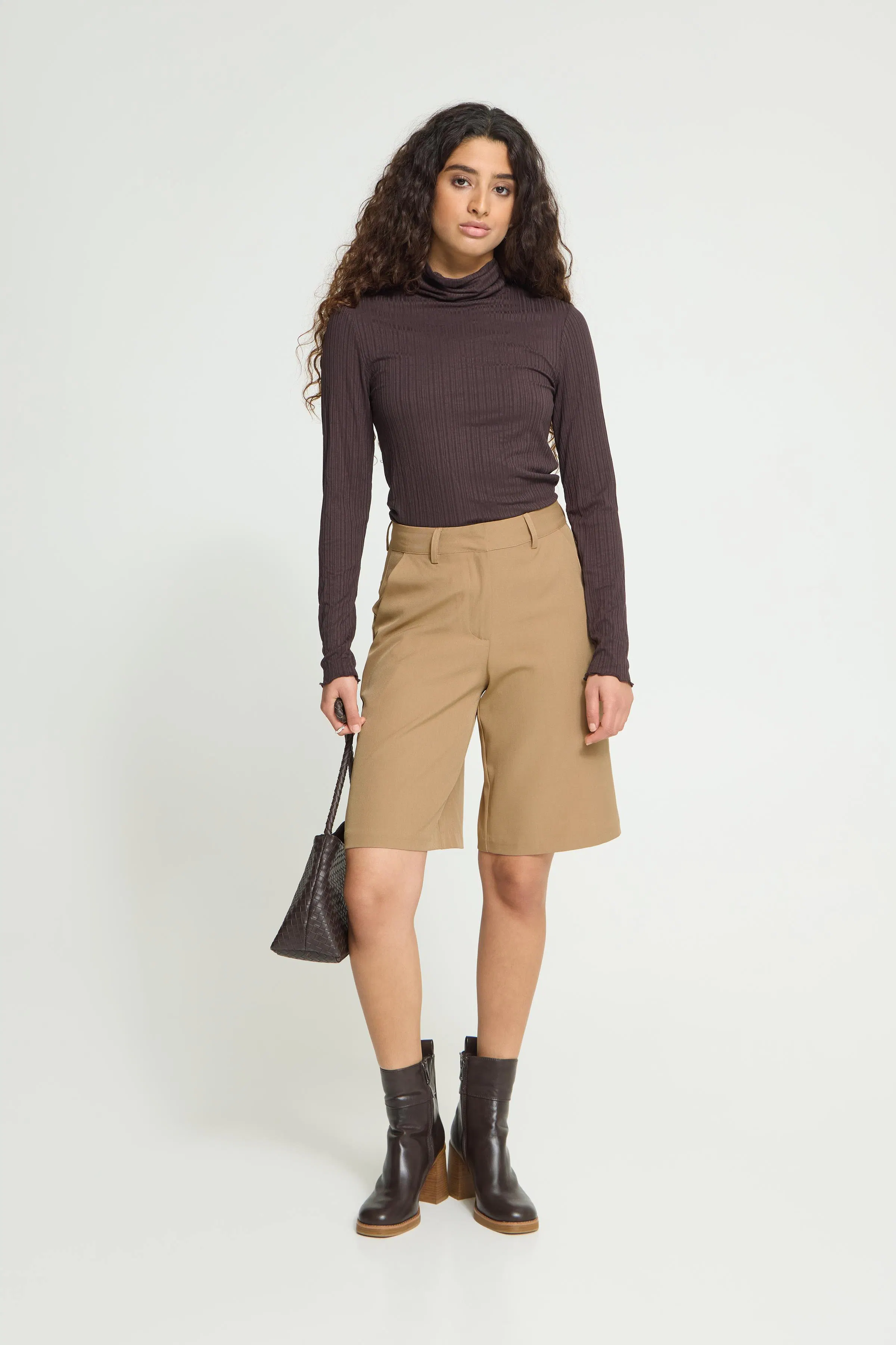 IHFAVA Shorts LOOKBOOK FRONT 20126276-1710381