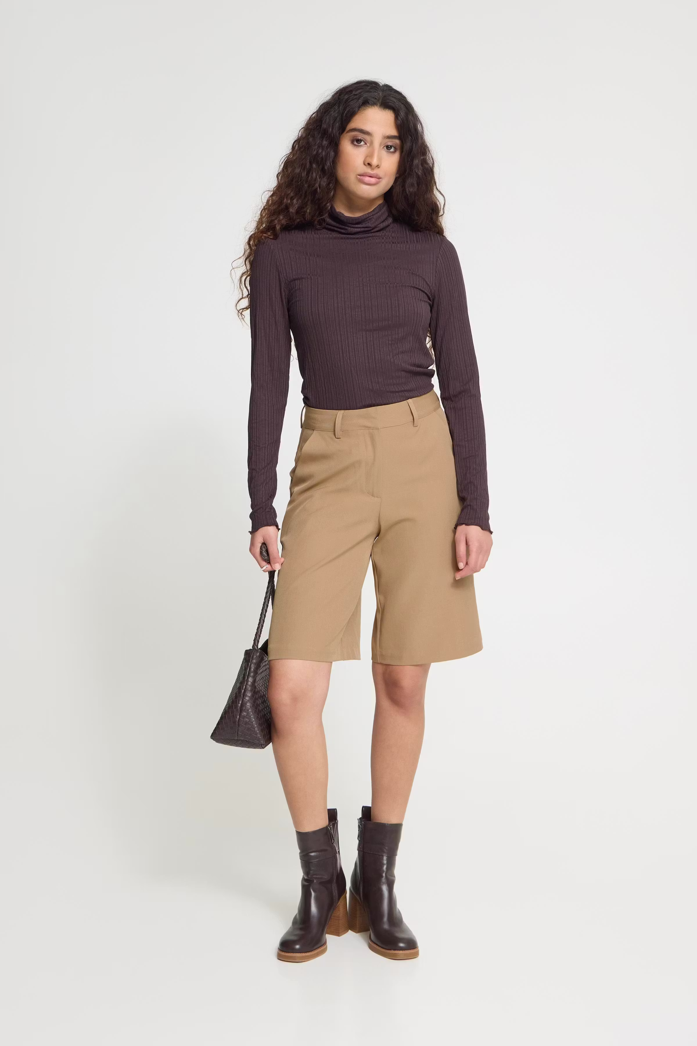 IHFAVA Shorts LOOKBOOK FRONT 20126276-1710381