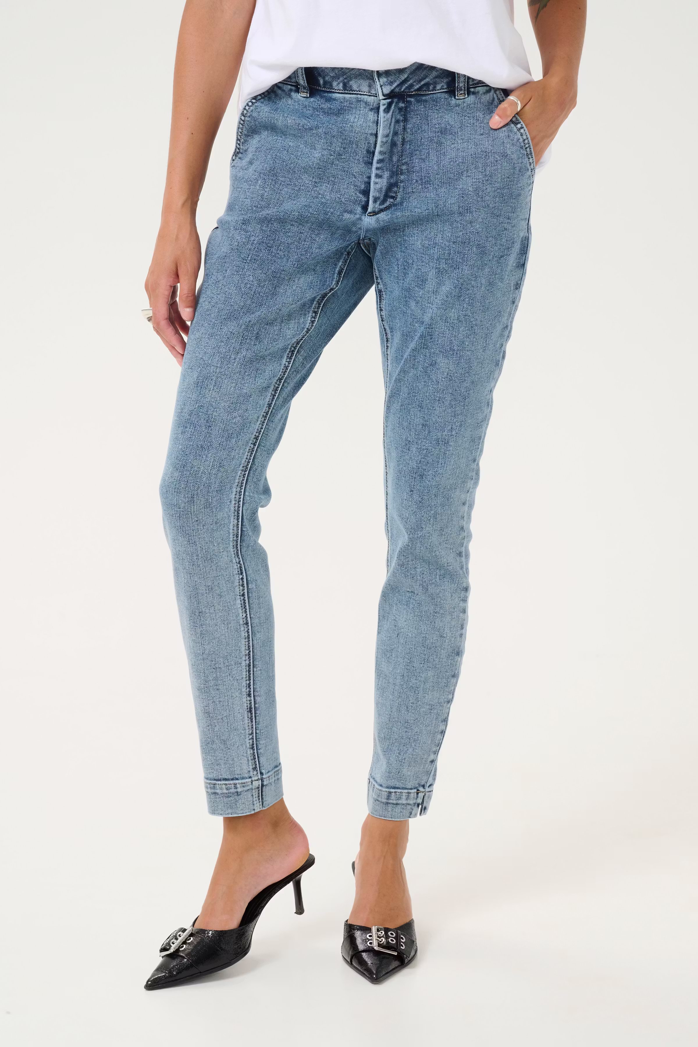 KAlea Slim Jeans LOOKBOOK FRONT 10509347-101012