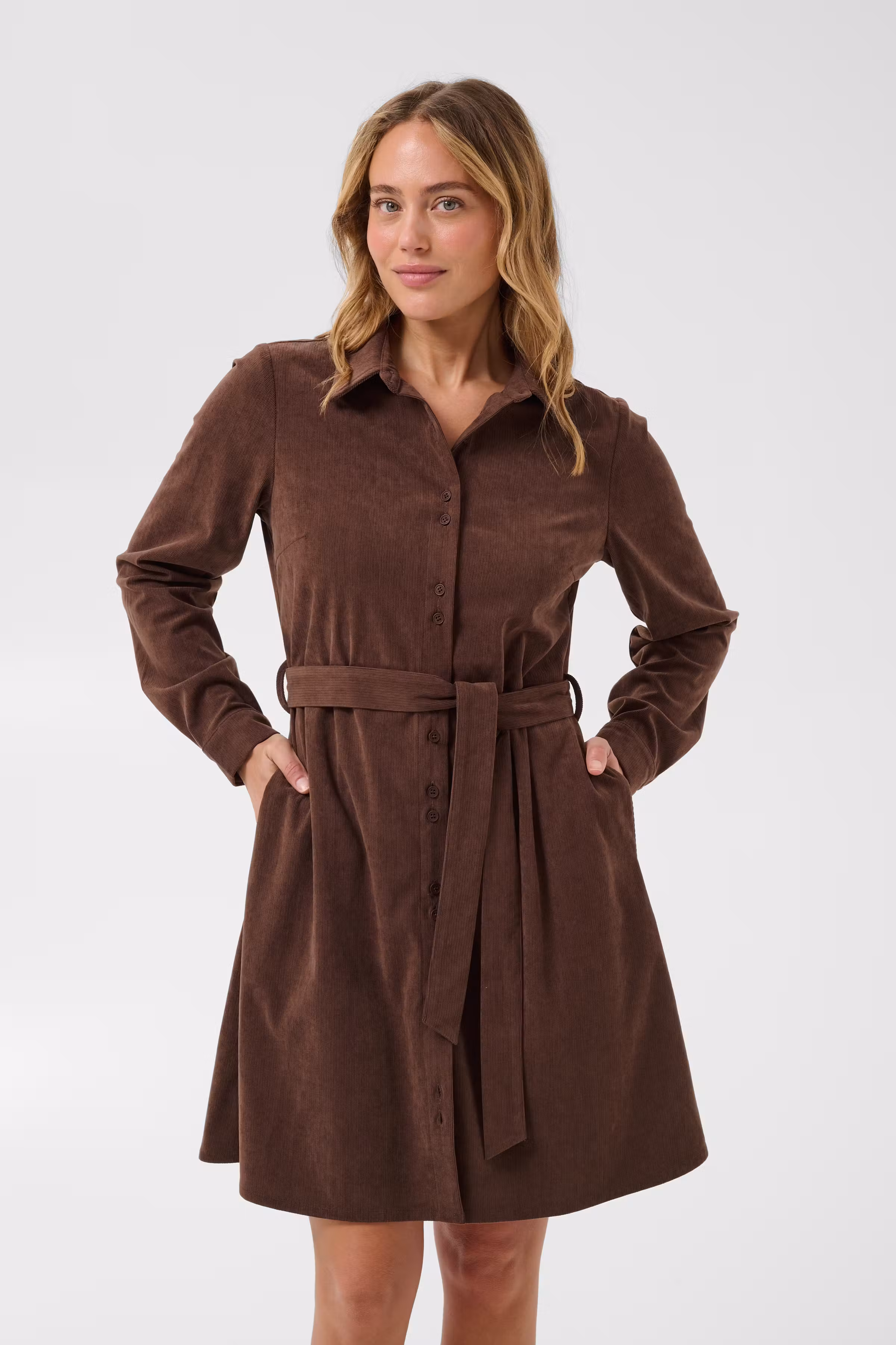 KAsvaja Kordfløyelskjole LOOKBOOK FRONT 10513097-1000724