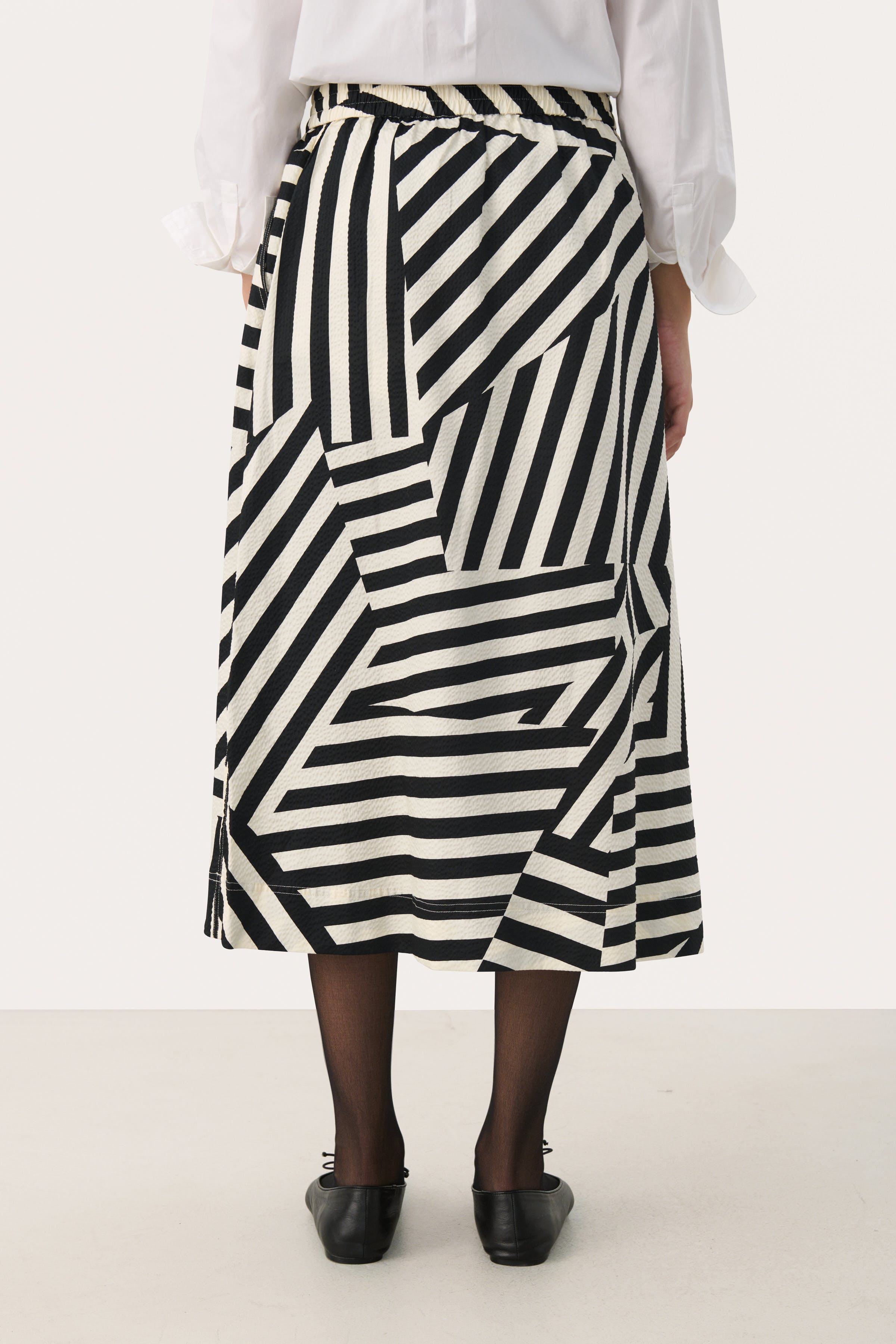 EmmelinePW Skirt LOOKBOOK BACK 30309594-302748