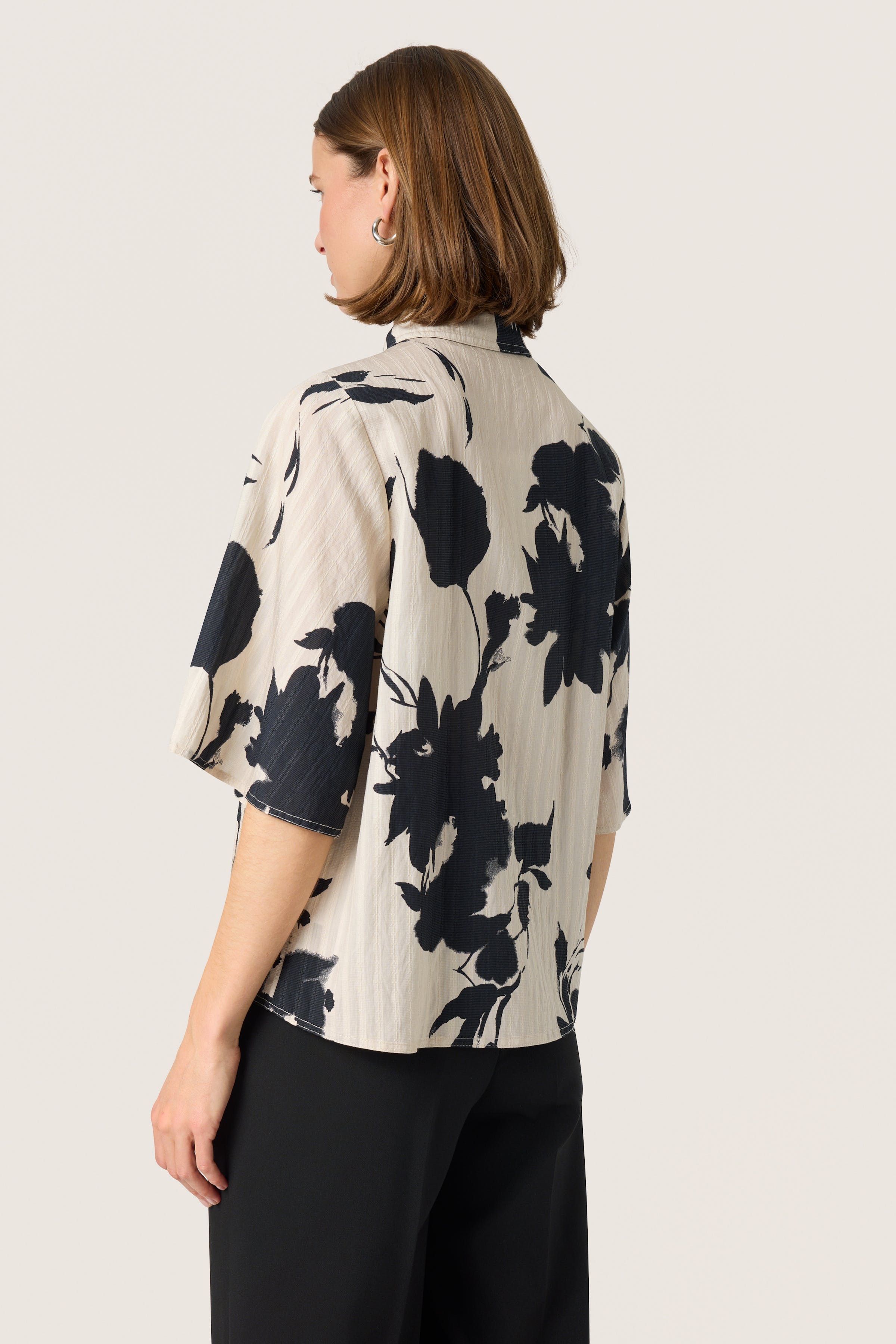 SLDaria Shirt LOOKBOOK BACK 30408435-303944