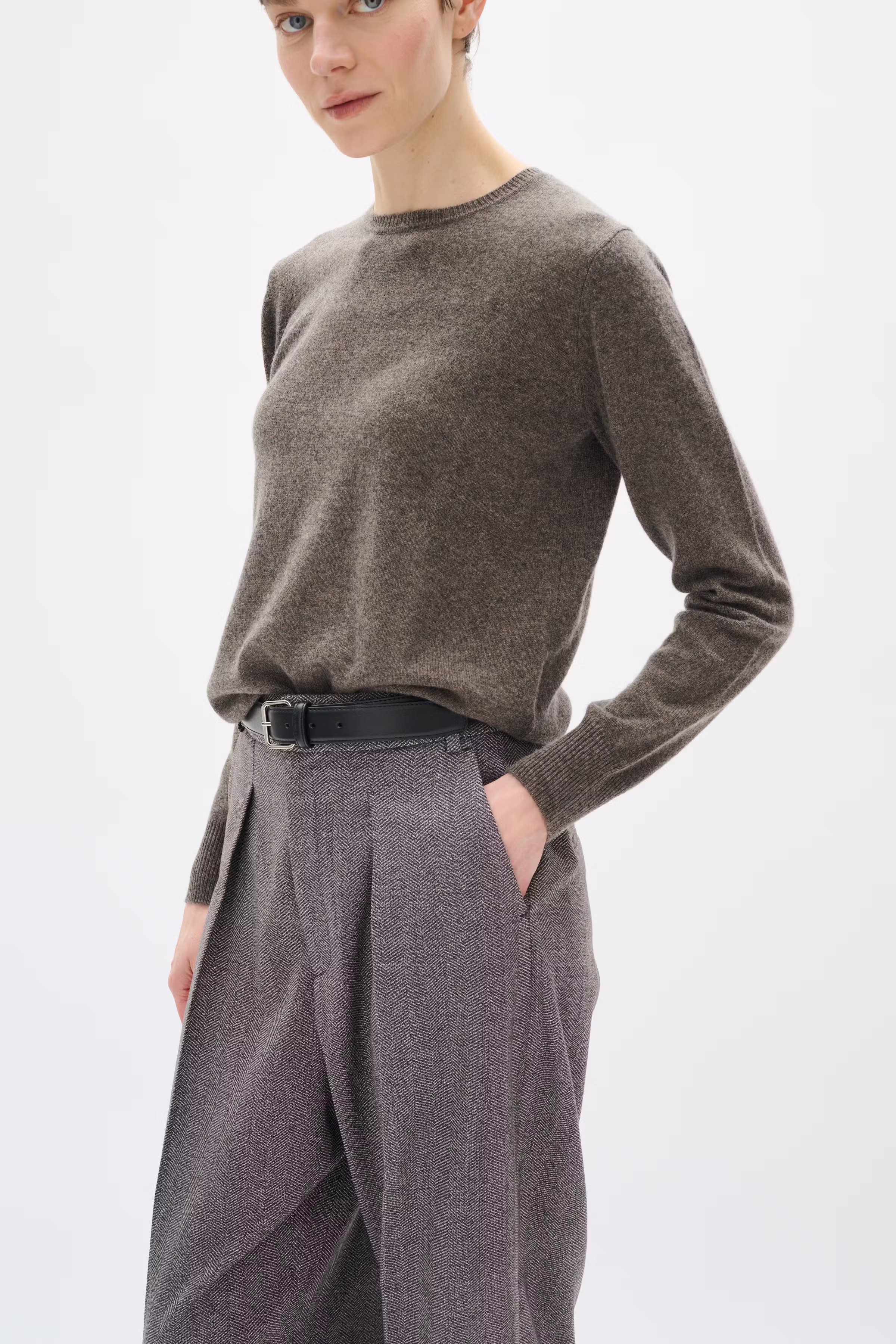 KahlaIW Pleated Hose LOOKBOOK DETAIL 30109734-191518