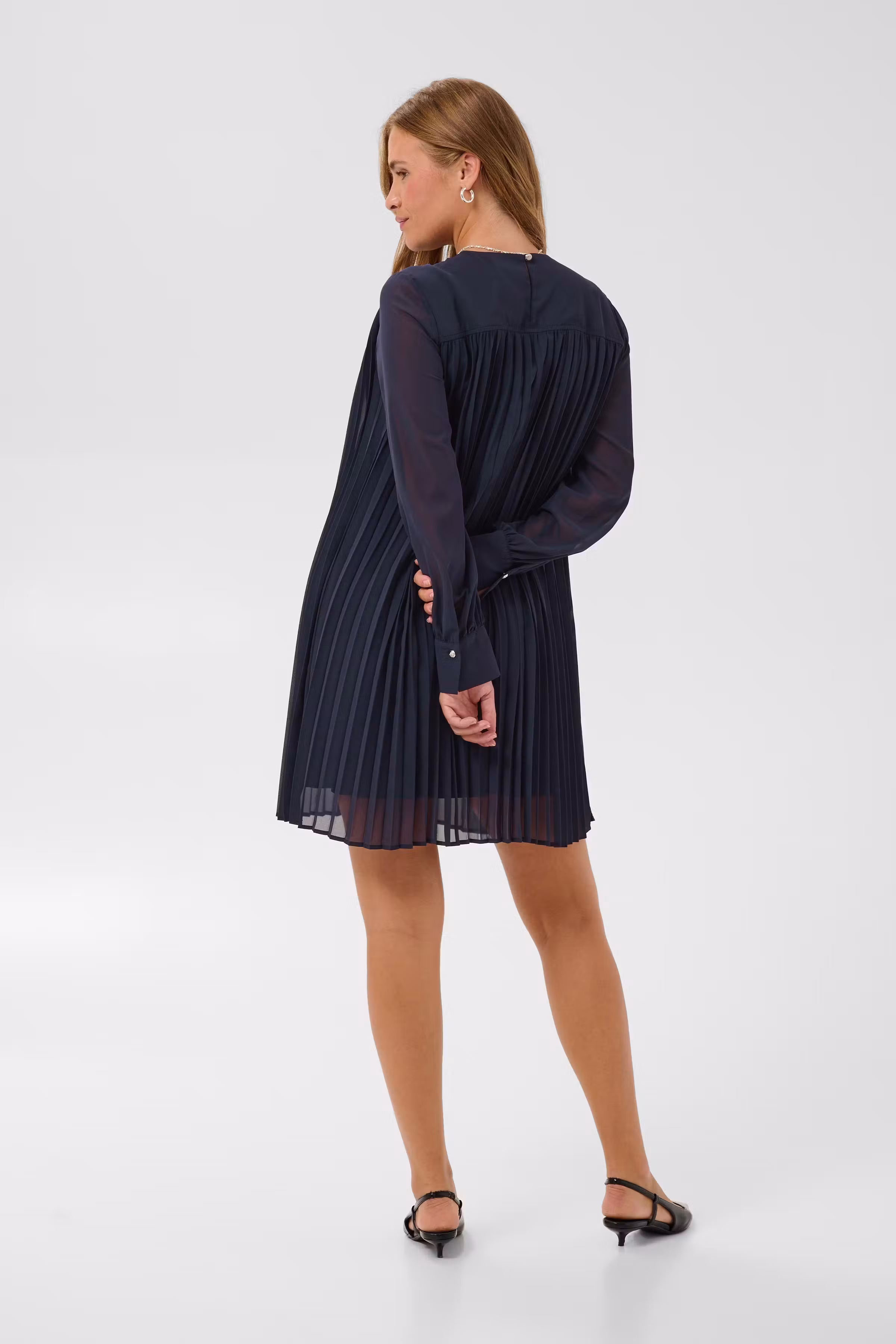 KAeloise Kleid LOOKBOOK BACK 10512479-193927