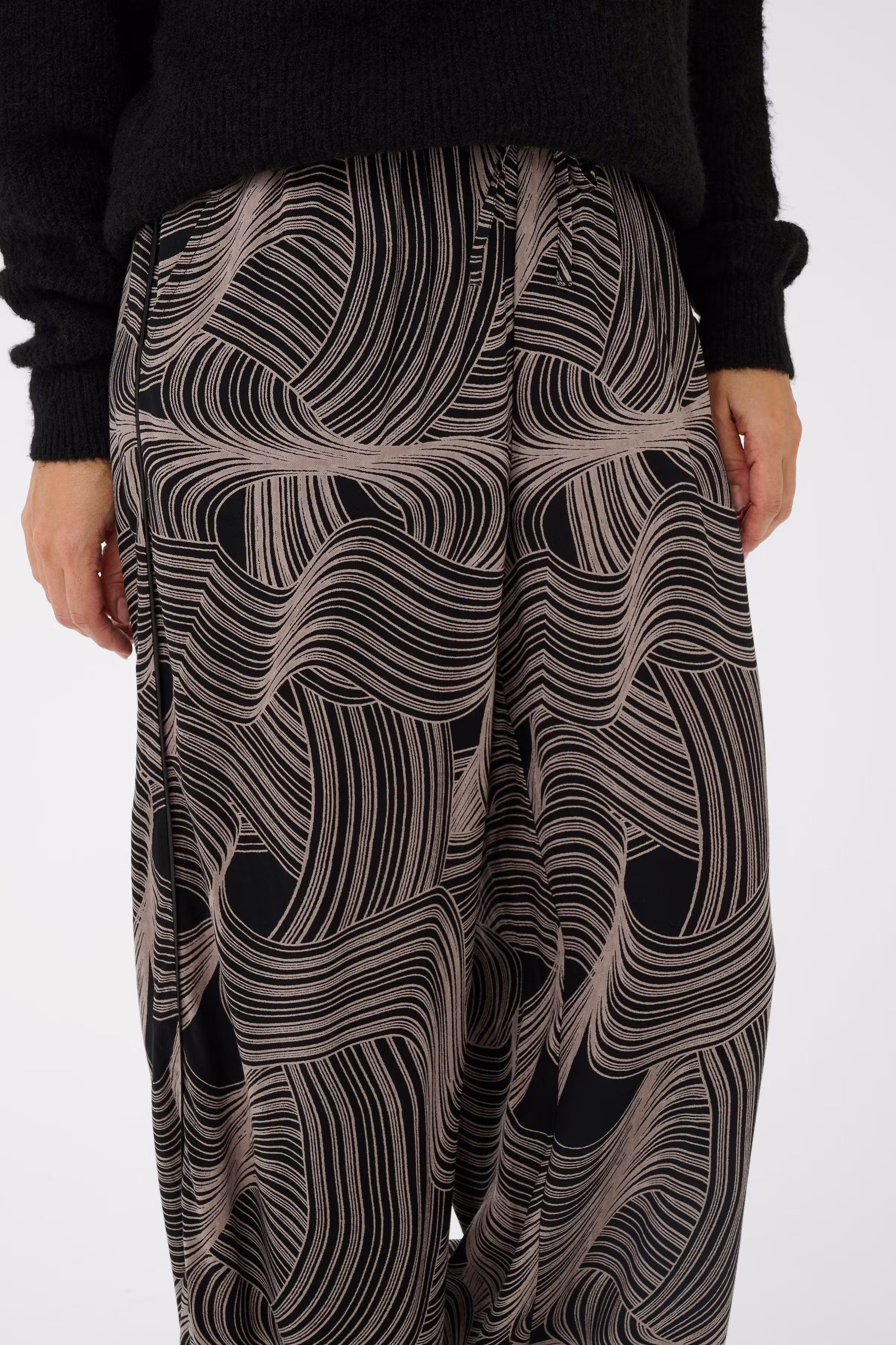 BPerianna Trousers LOOKBOOK DETAIL 40200043-108648