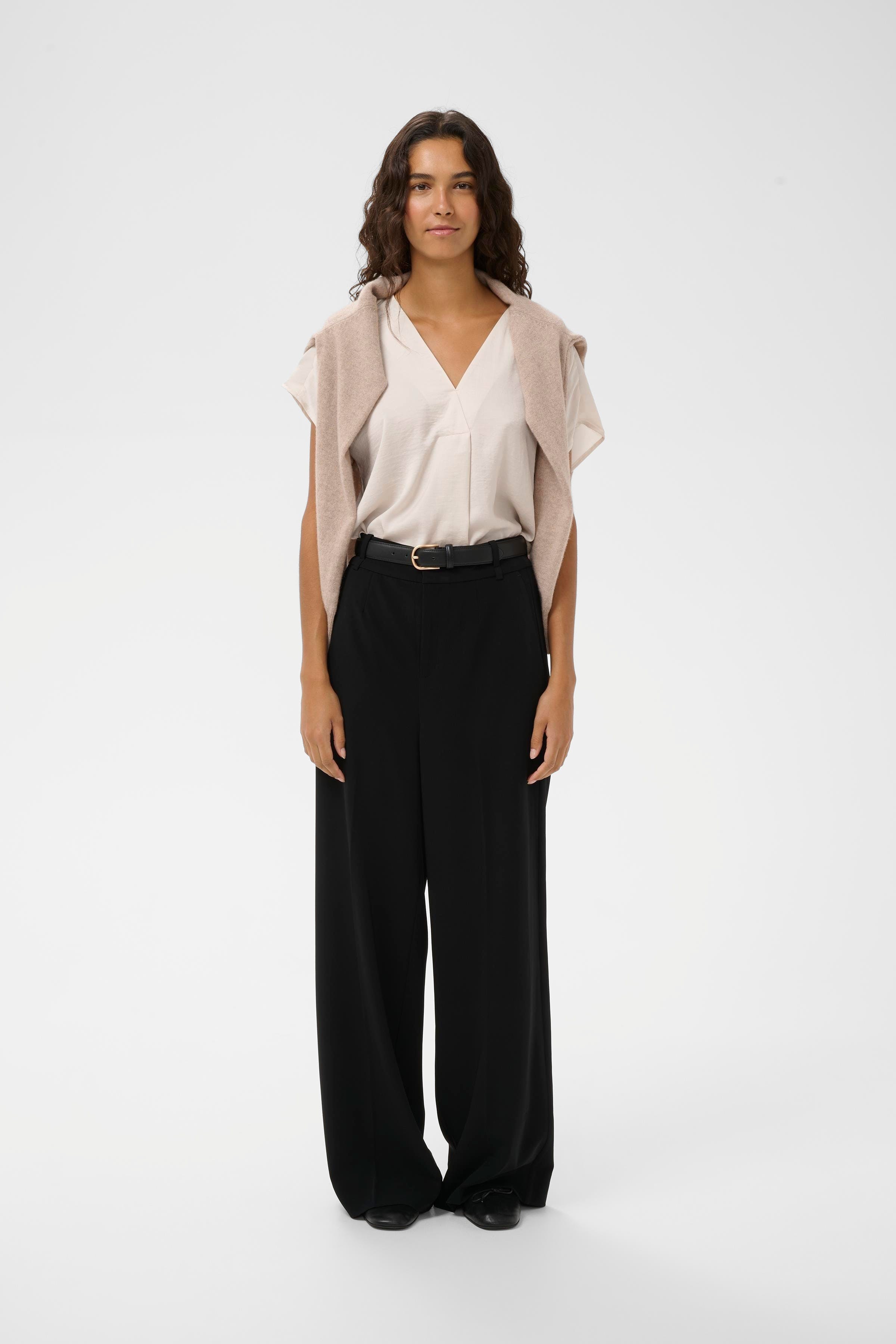 RindaIW Top LOOKBOOK FRONT 30105188-10053