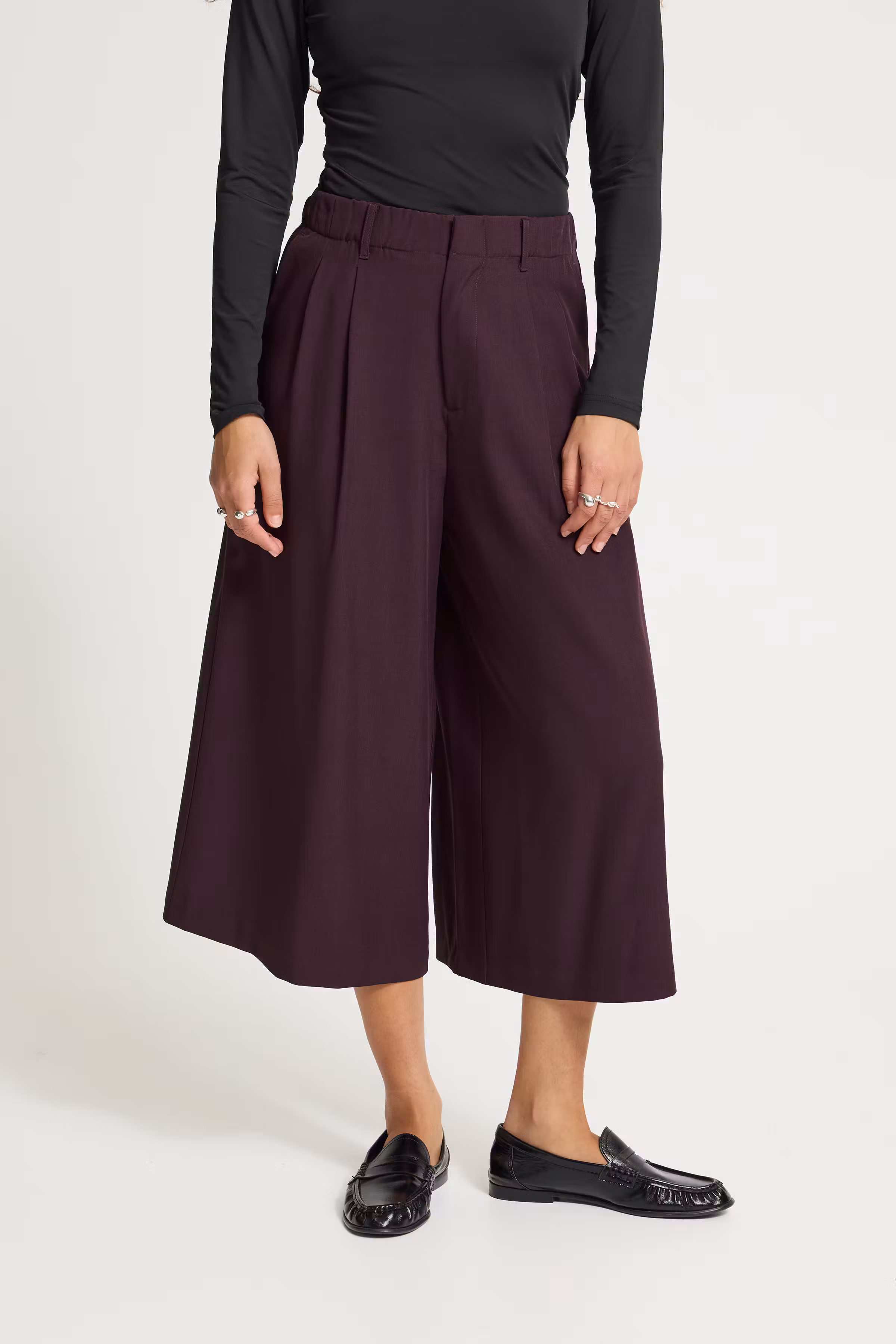IHFAVA Caprihose LOOKBOOK FRONT 20127018-1916191