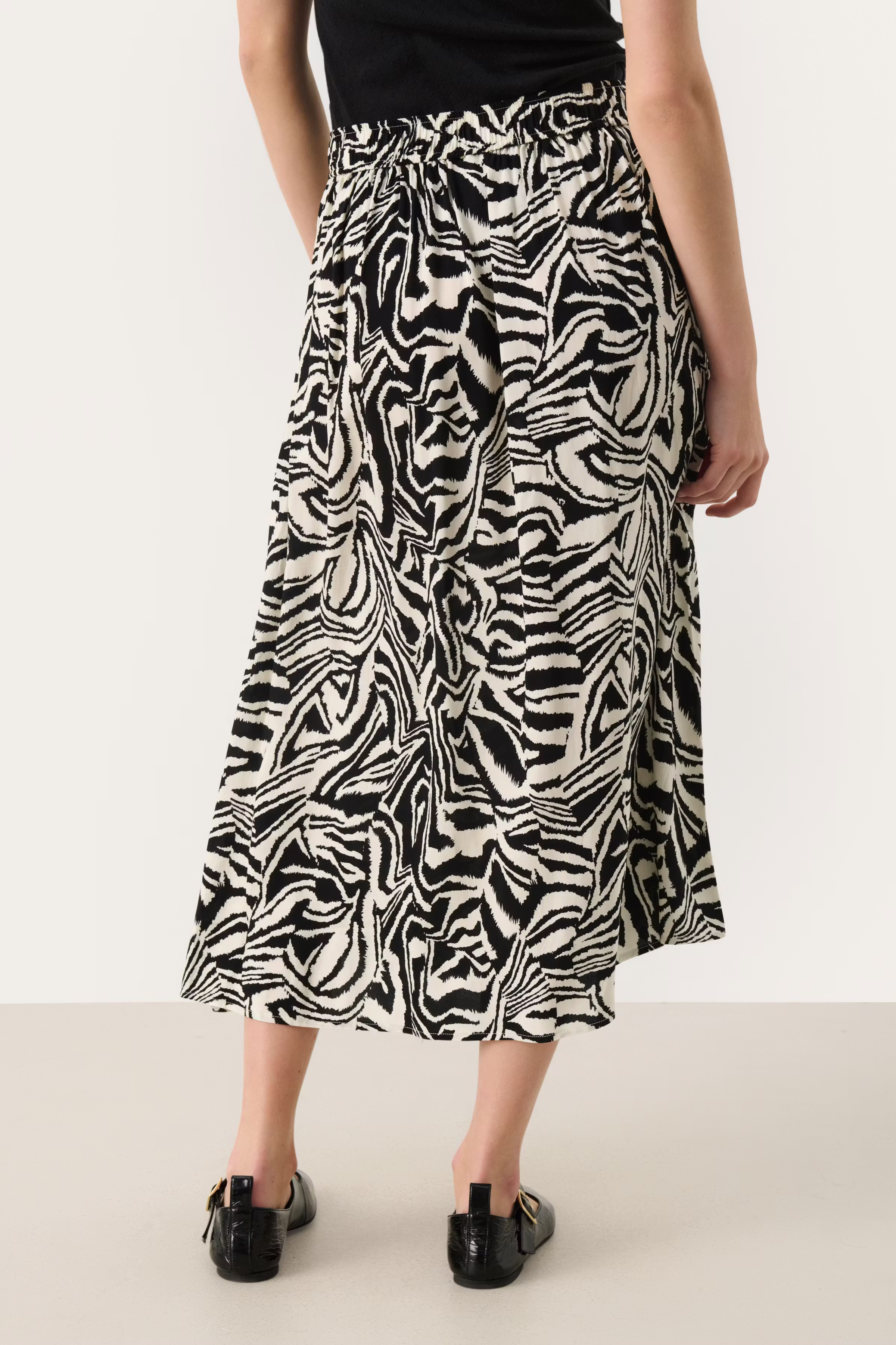 BiseraPW Skirt LOOKBOOK BACK 30308685-304011