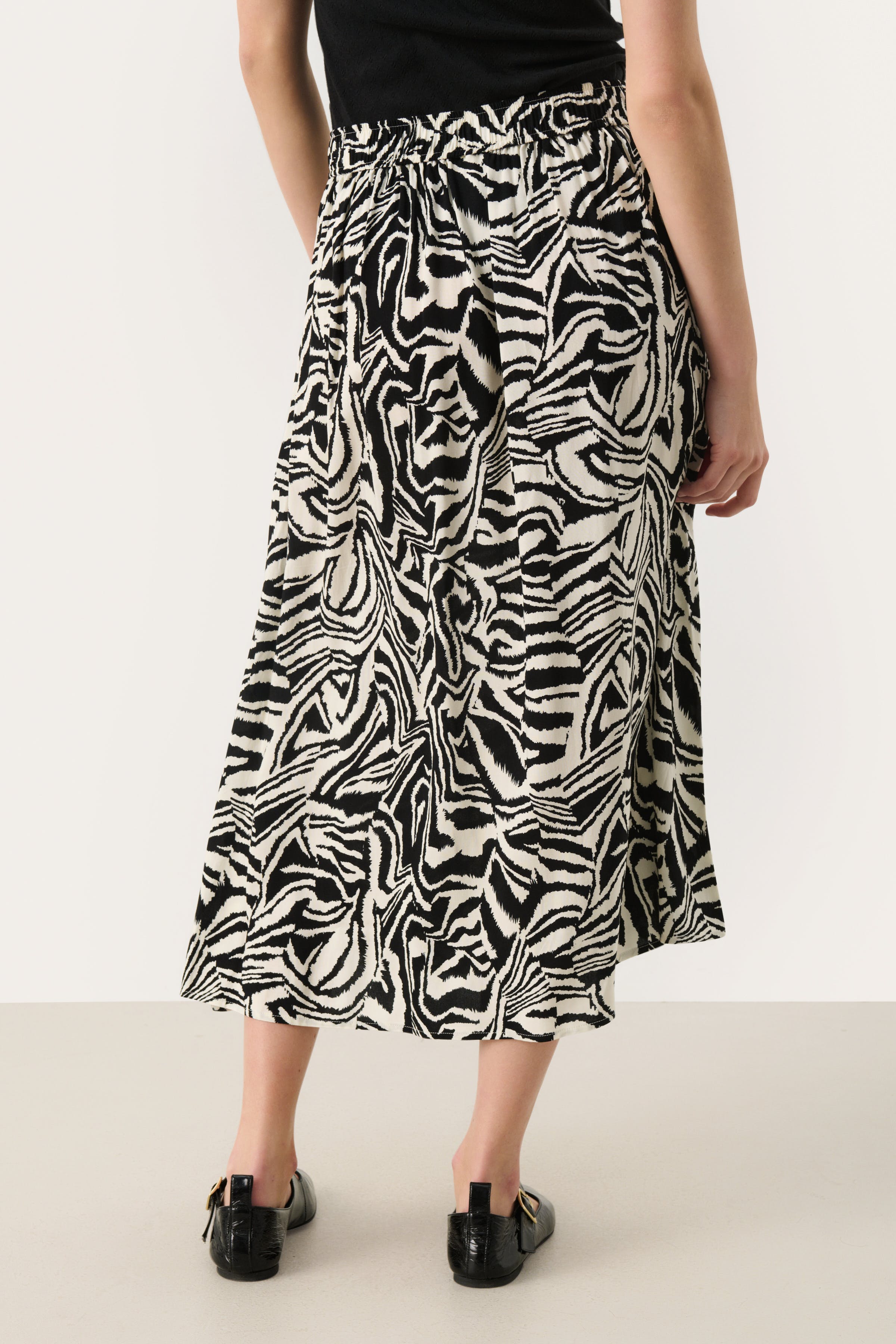 BiseraPW Skirt LOOKBOOK BACK 30308685-304011