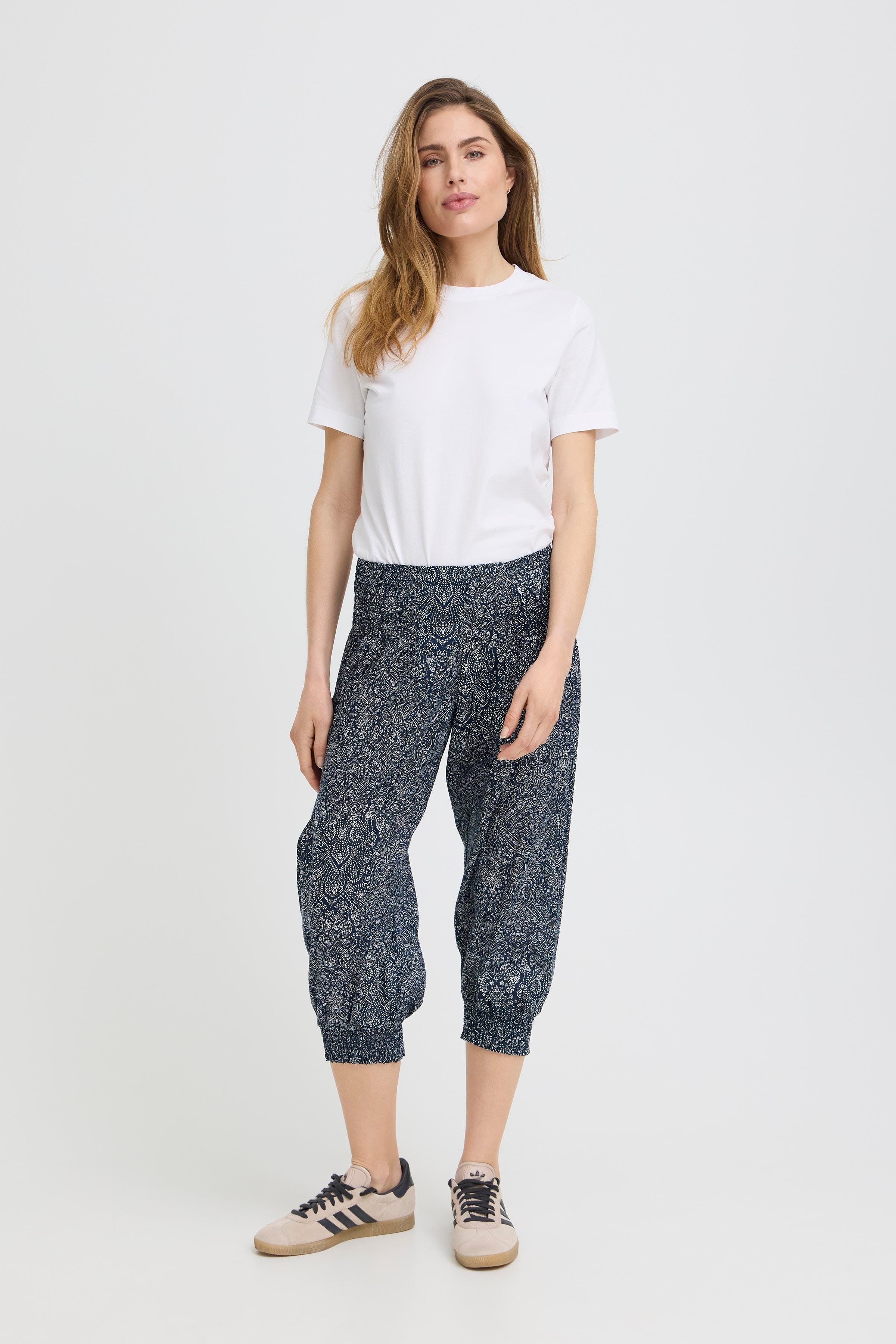 PZJILL Wide Capri Hose LOOKBOOK FRONT 50200339-200262