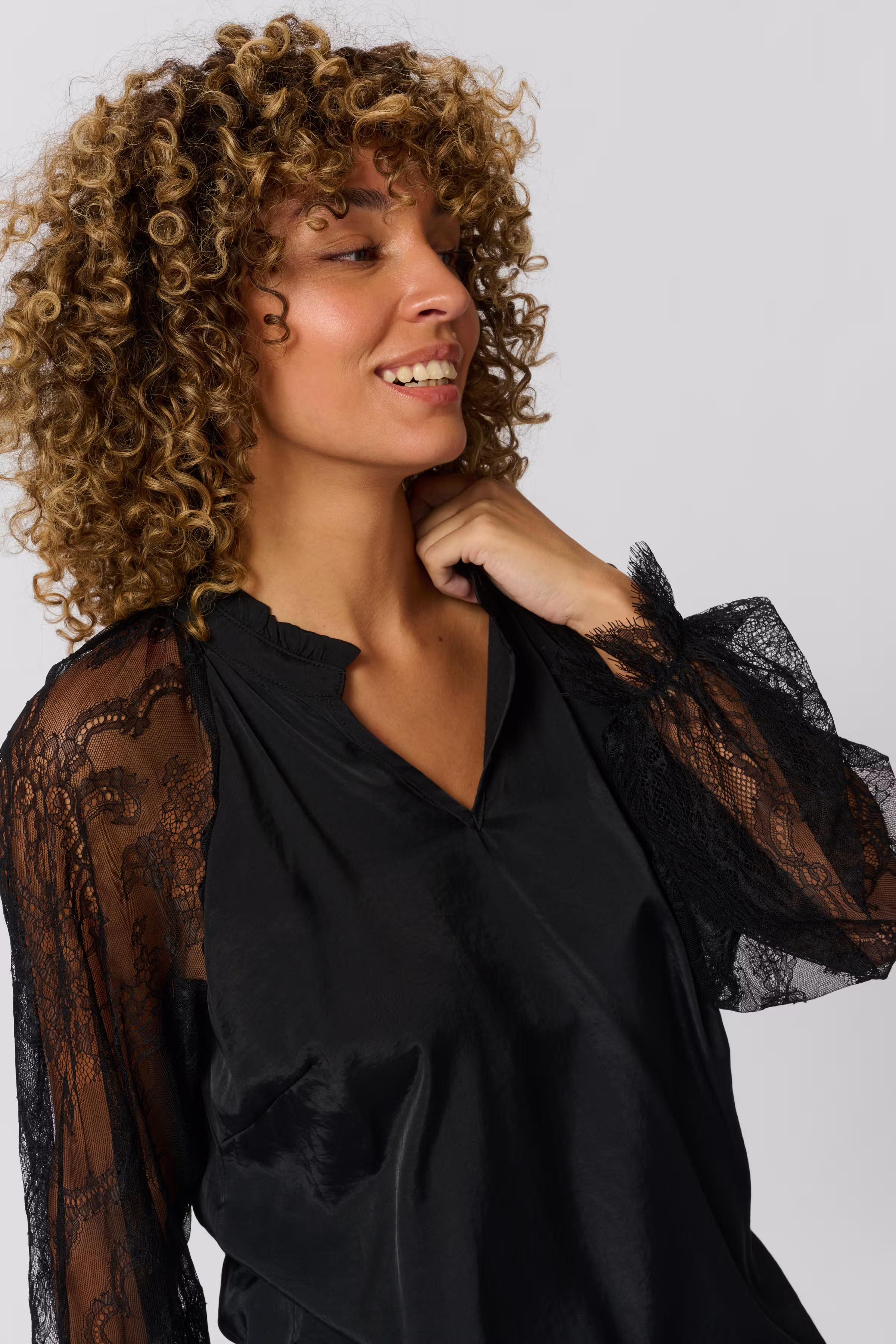 CRNola Blouse LOOKBOOK DETAIL 10613306-100120