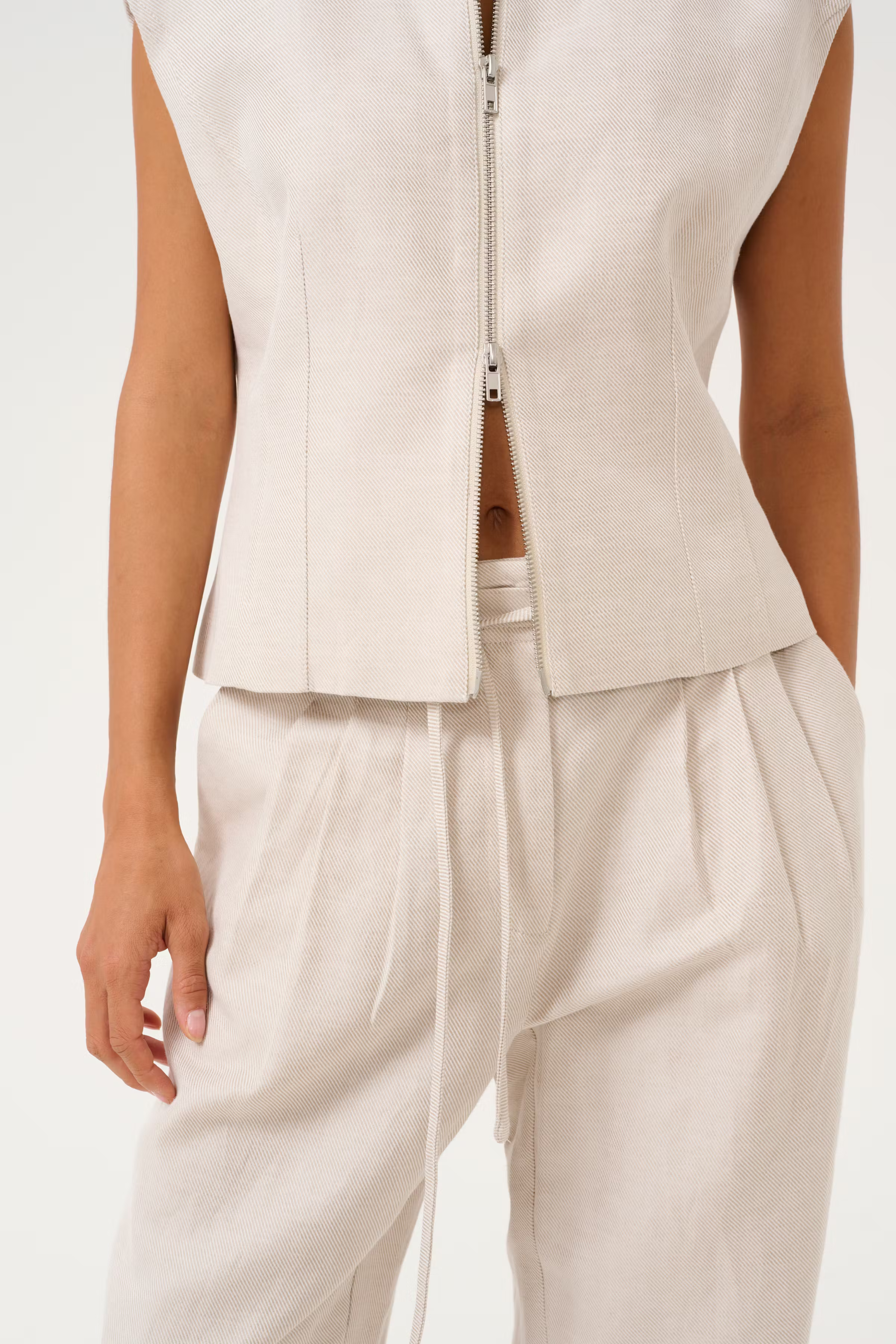 KBVia Top in linen blend LOOKBOOK DETAIL 10105475-1613101