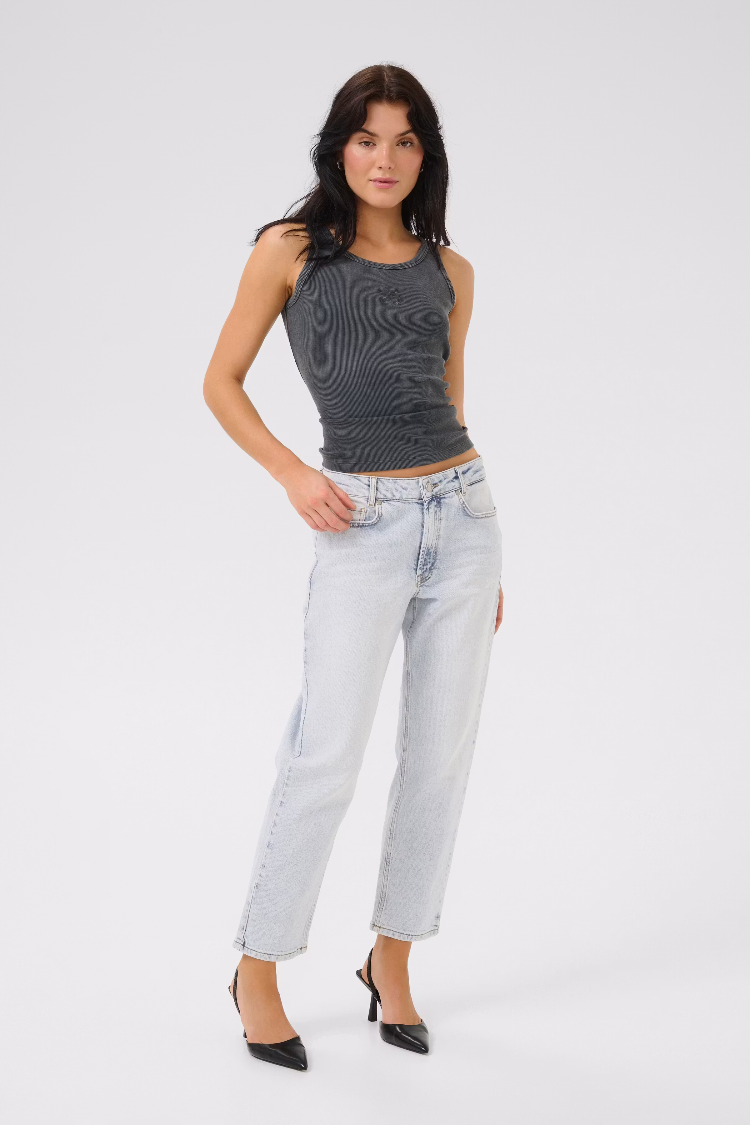 04 THE MOMMY HIGH TAPERED LOOKBOOK FRONT 10704537-100046