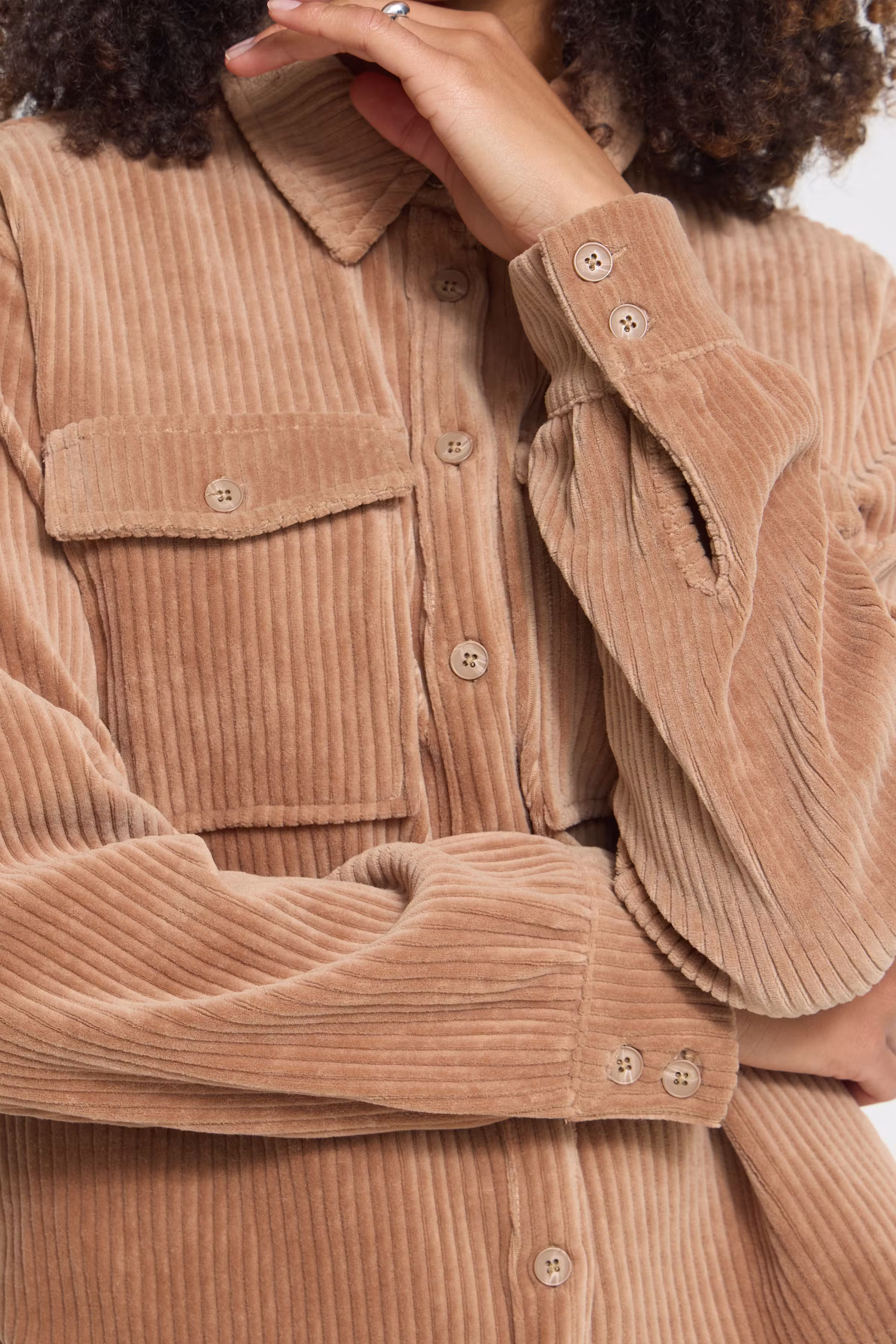 IHTAMARY Skjorta LOOKBOOK DETAIL 20126372-181029