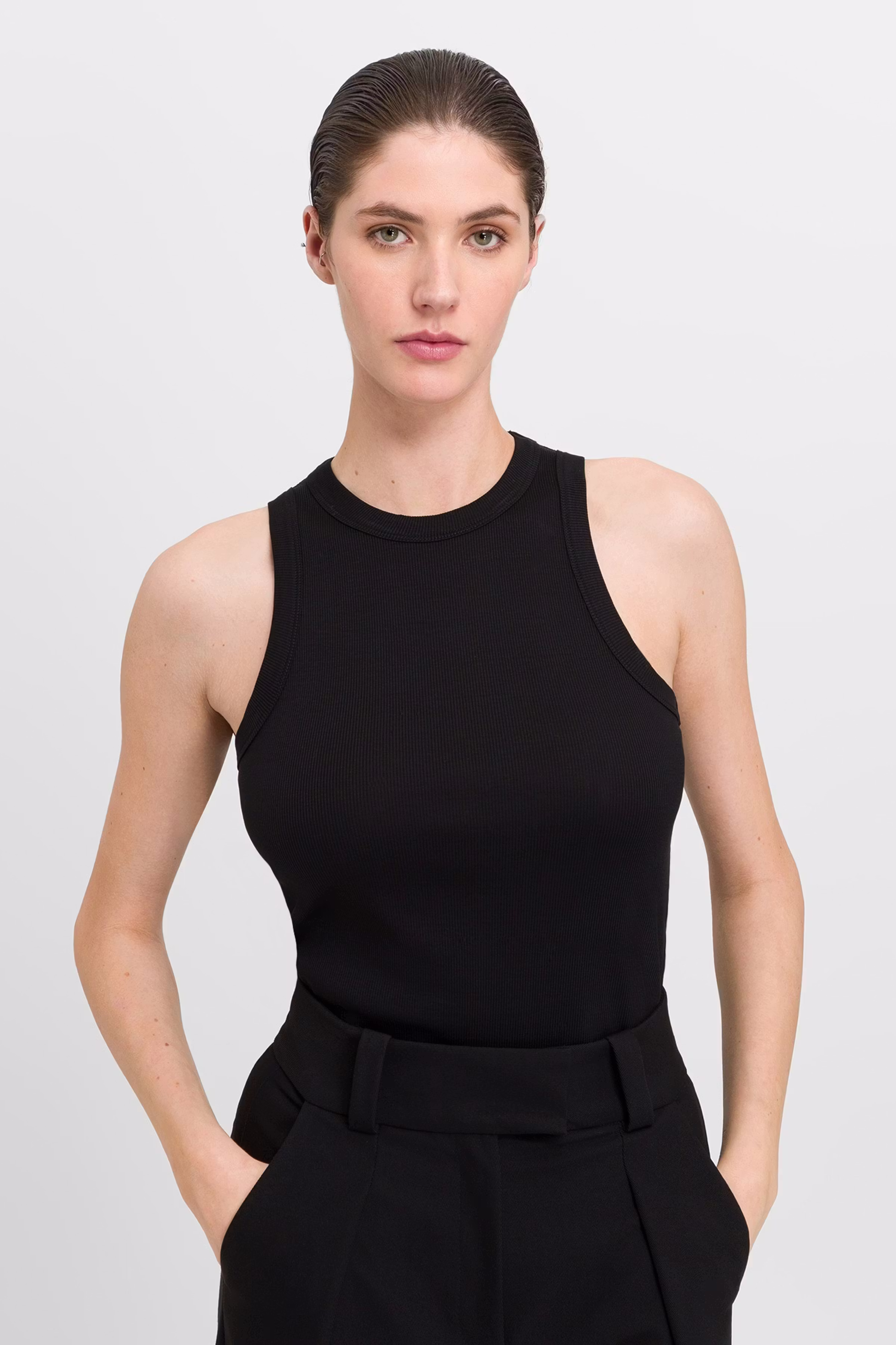 Klara Top LOOKBOOK FRONT 30600545-BK999