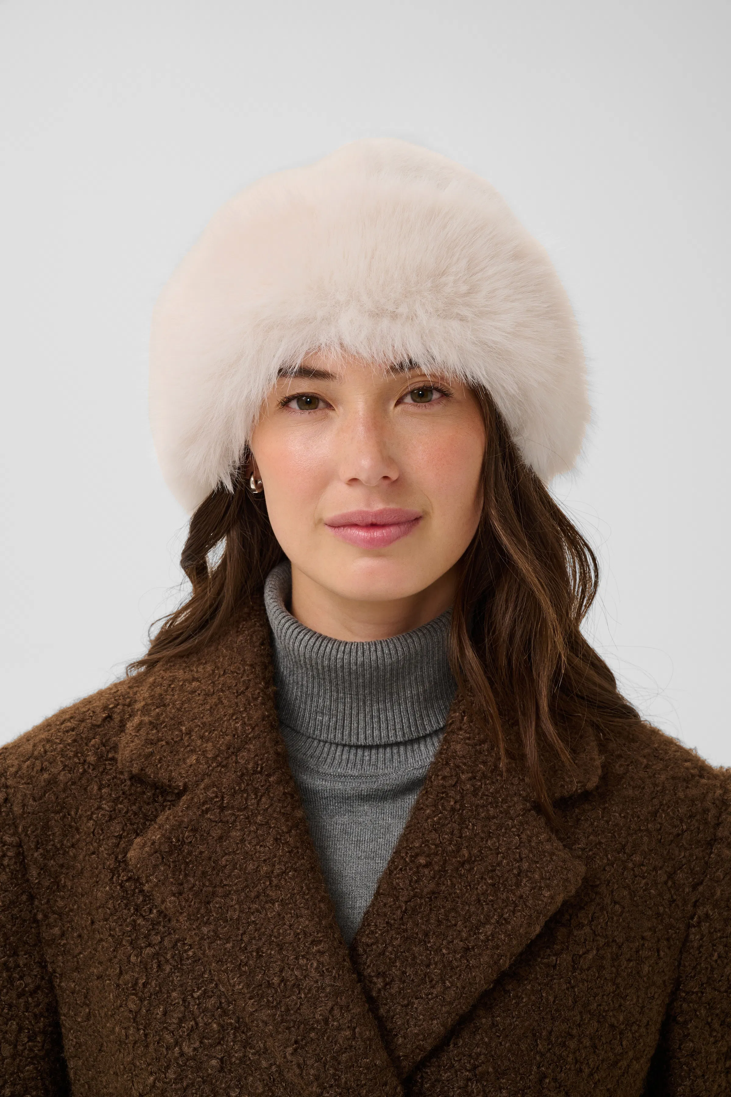 CUkalma Faux fur hat
 LOOKBOOK DETAIL 50113789-110605