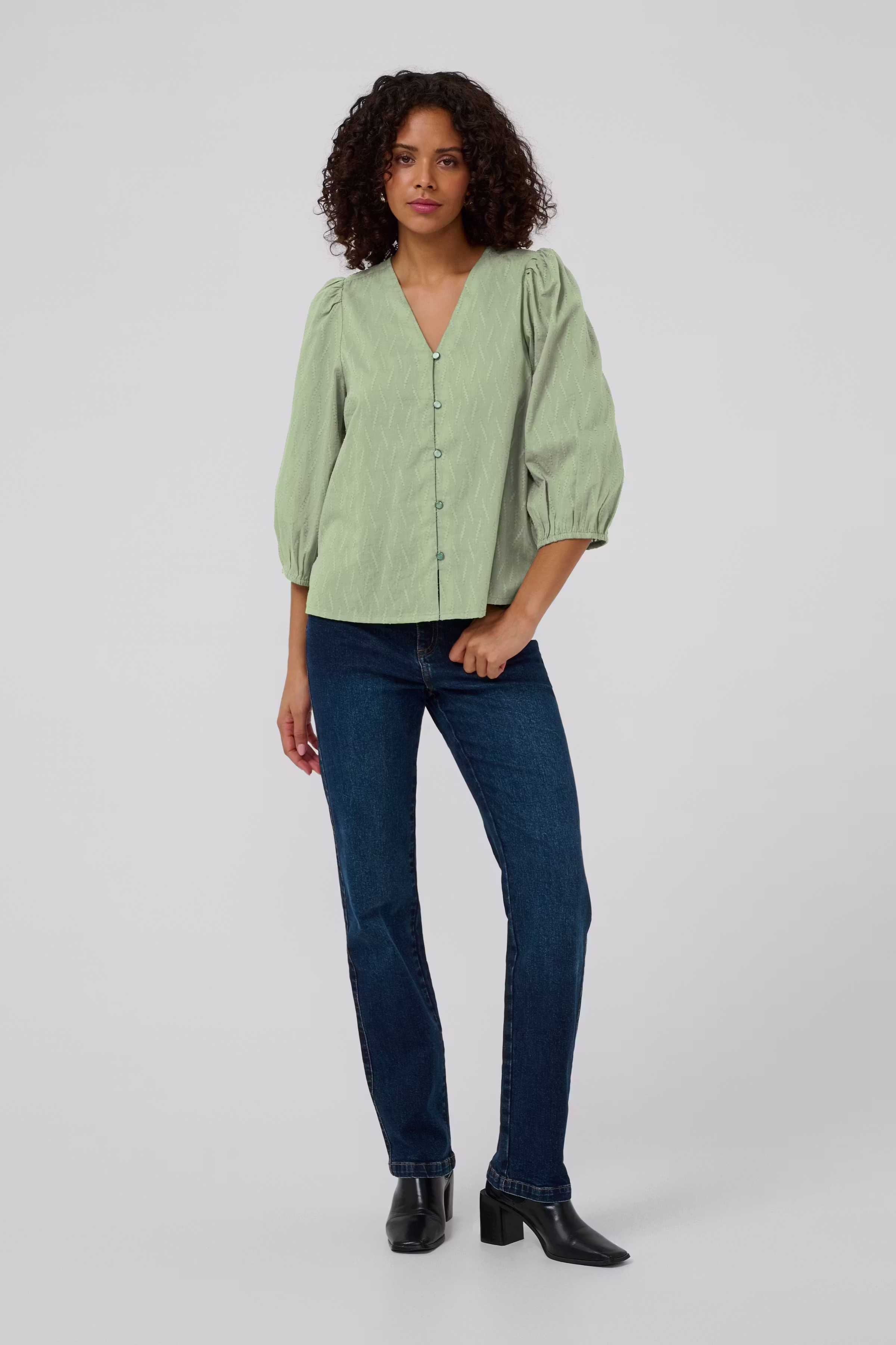 KAgabriela Bluse LOOKBOOK FRONT 10511205-176212