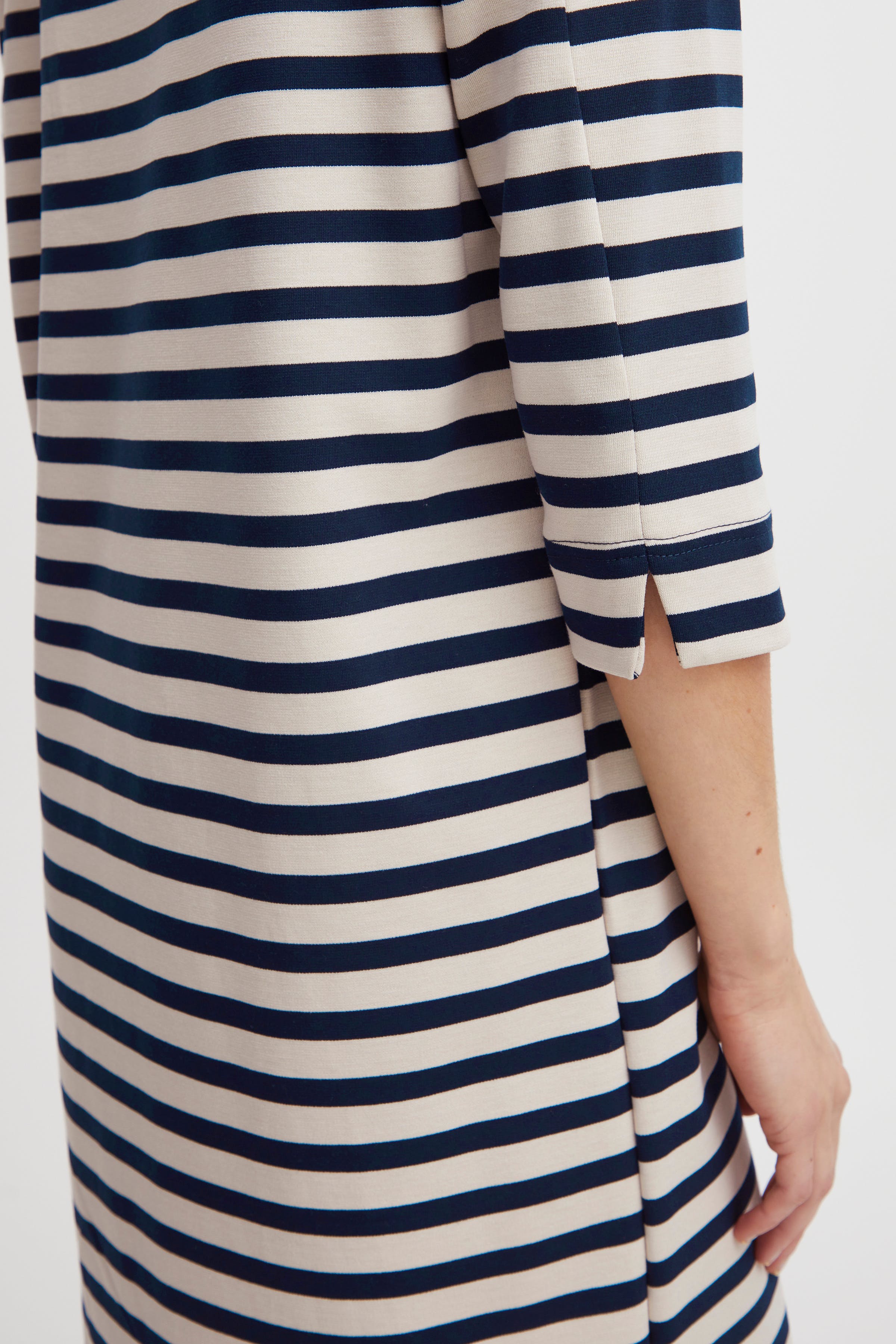 Jersey kjole LOOKBOOK DETAIL 20612024-200119