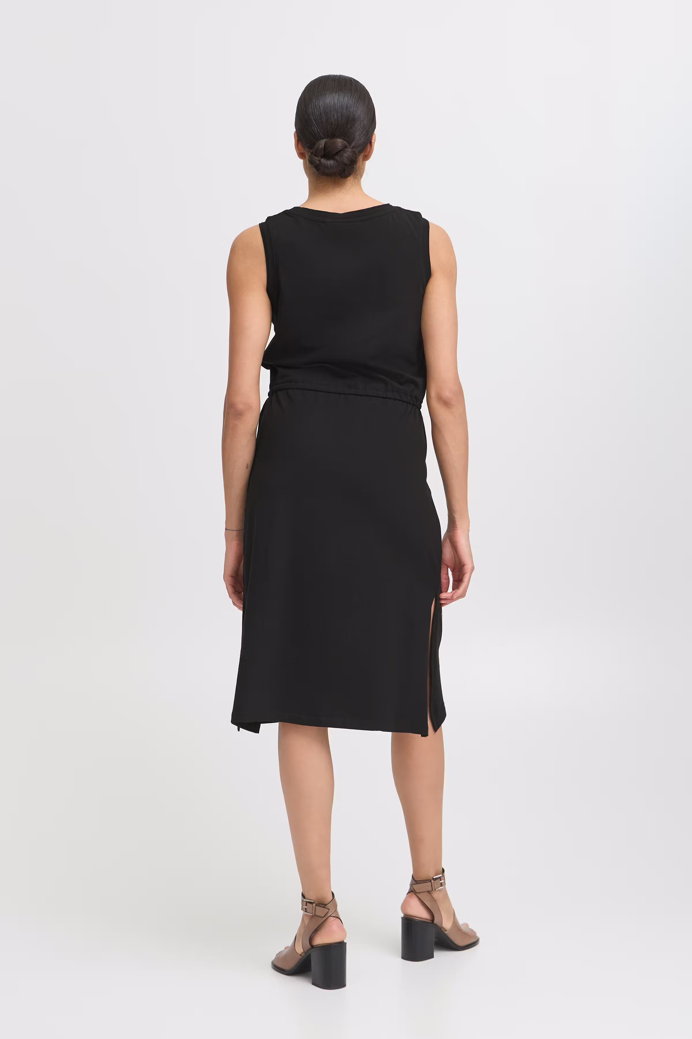 BYPANDINNA Kjole LOOKBOOK BACK 20814992-200451