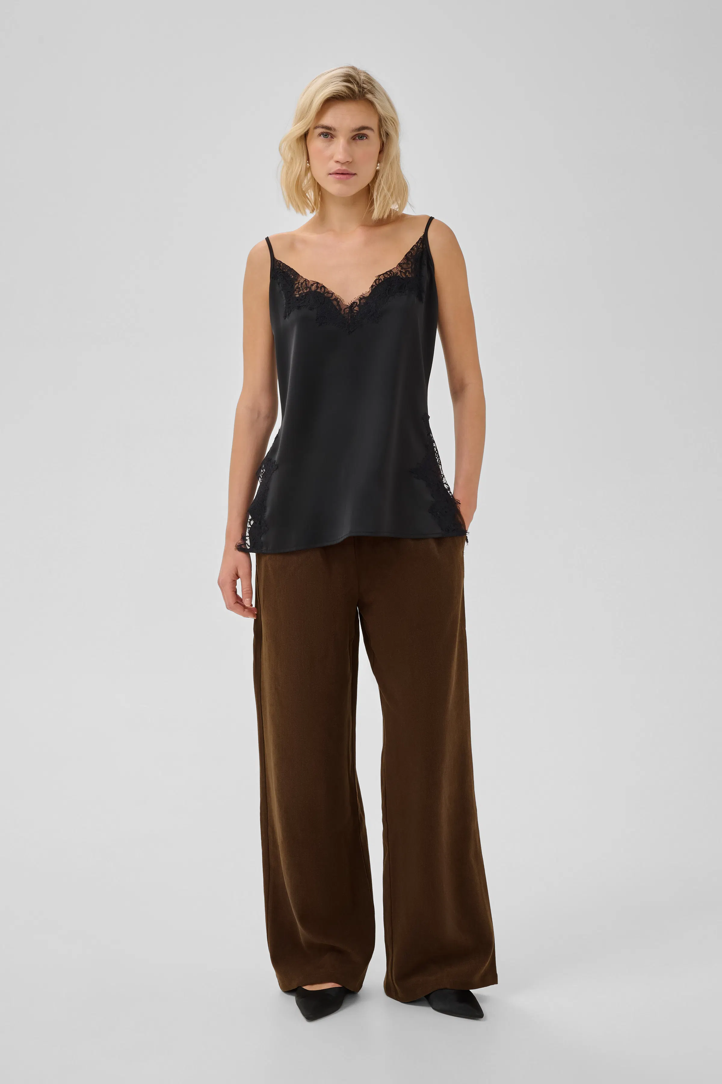 MWDora Hose LOOKBOOK FRONT 10705676-181027