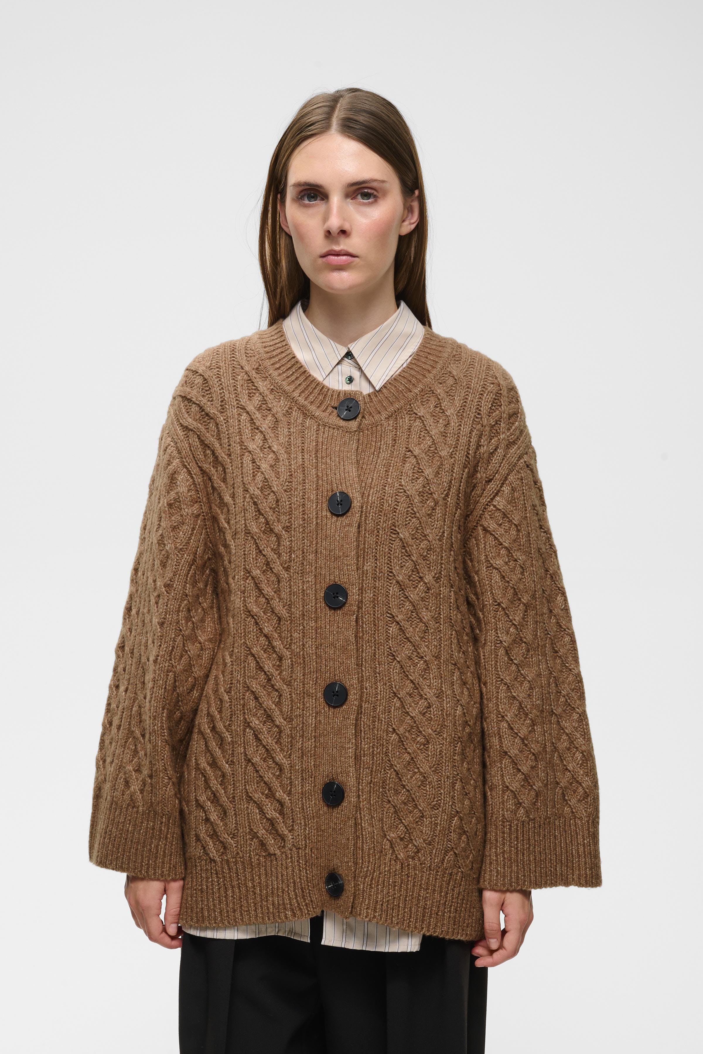 TAIEIW Cardigan LOOKBOOK FRONT 30112934-171327