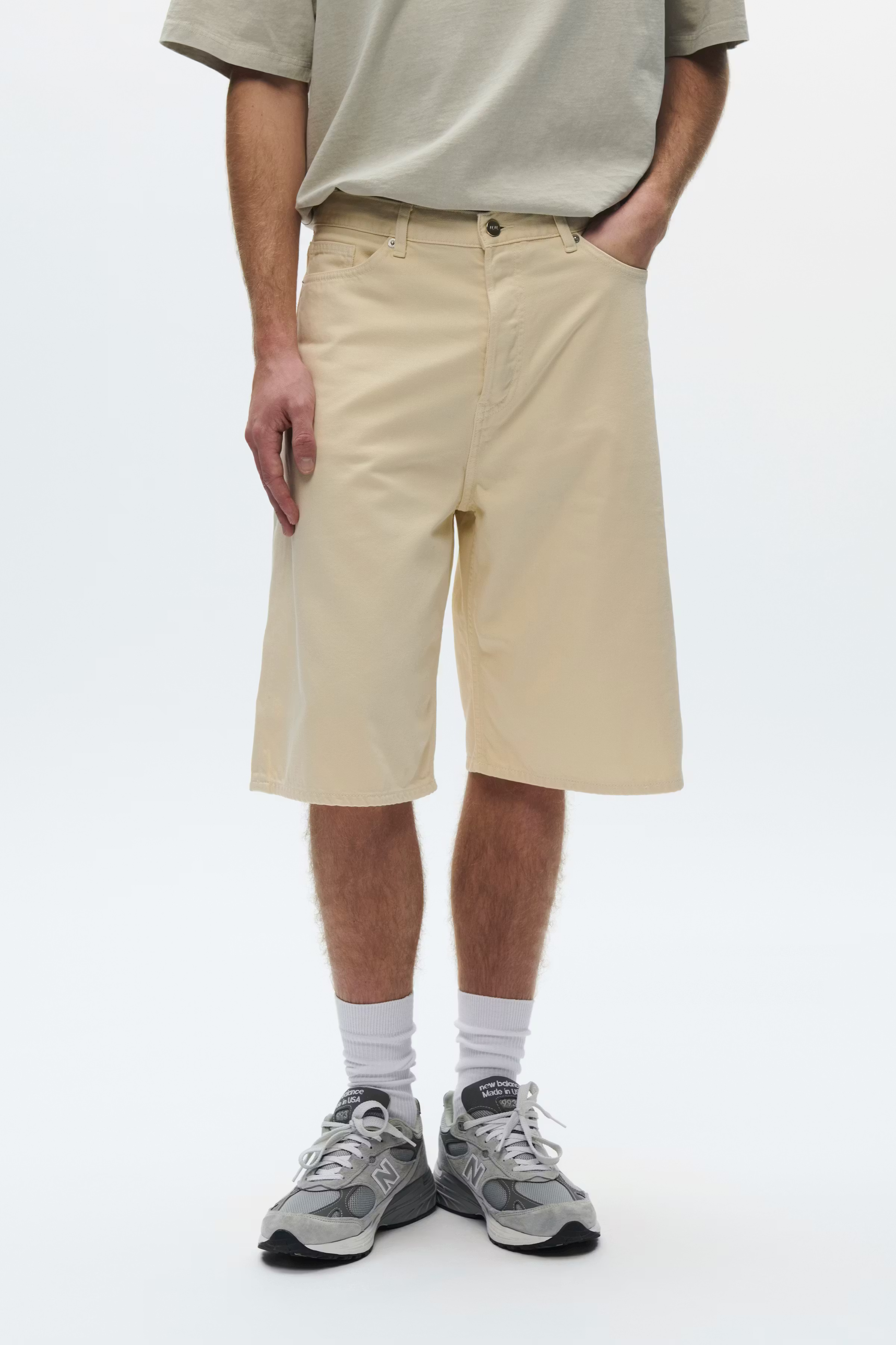 WWType Shorts LOOKBOOK FRONT 30252115-125202
