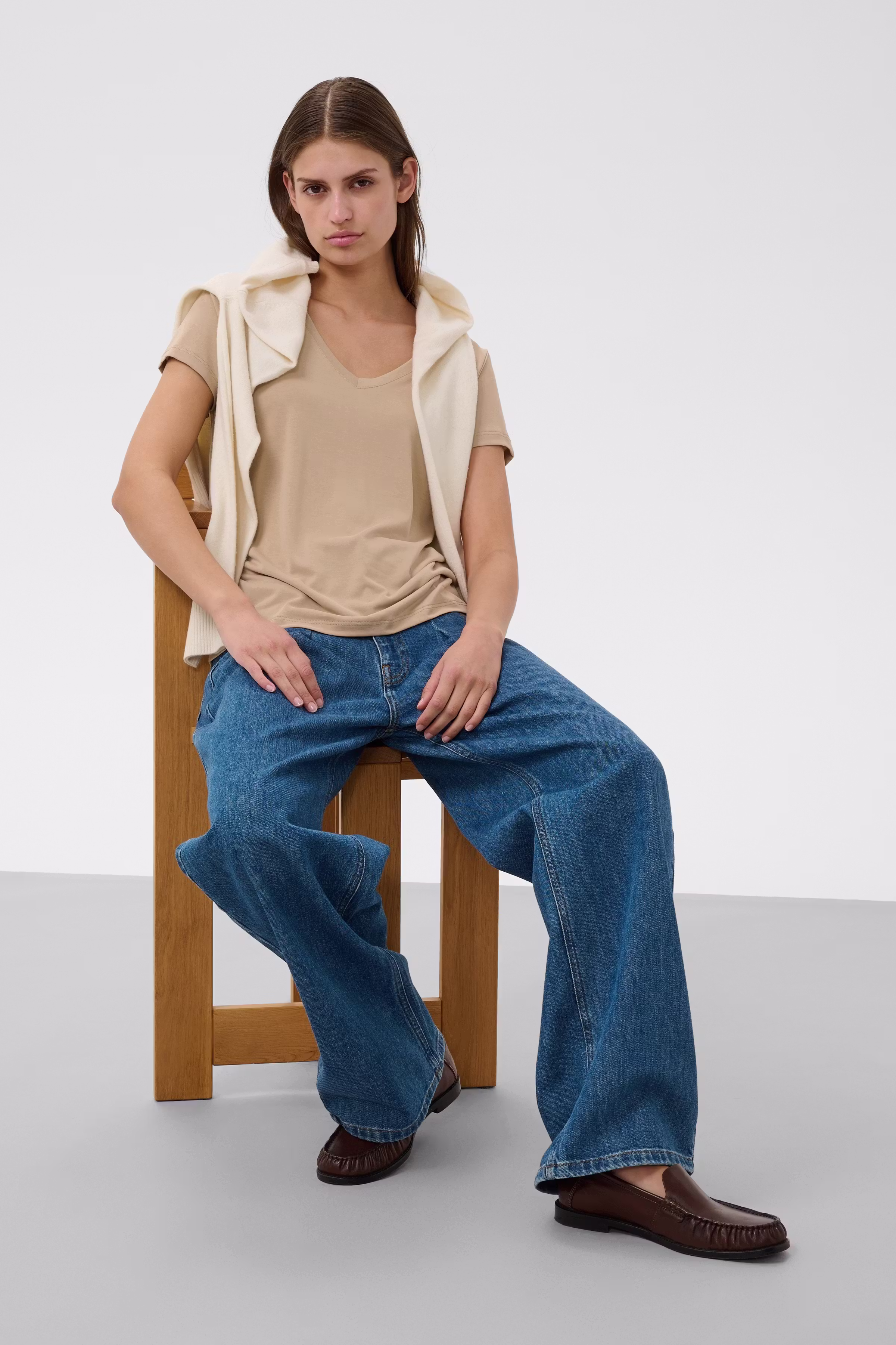 SLColumbine V-neck T-shirt LOOKBOOK DETAIL 30404284-171312