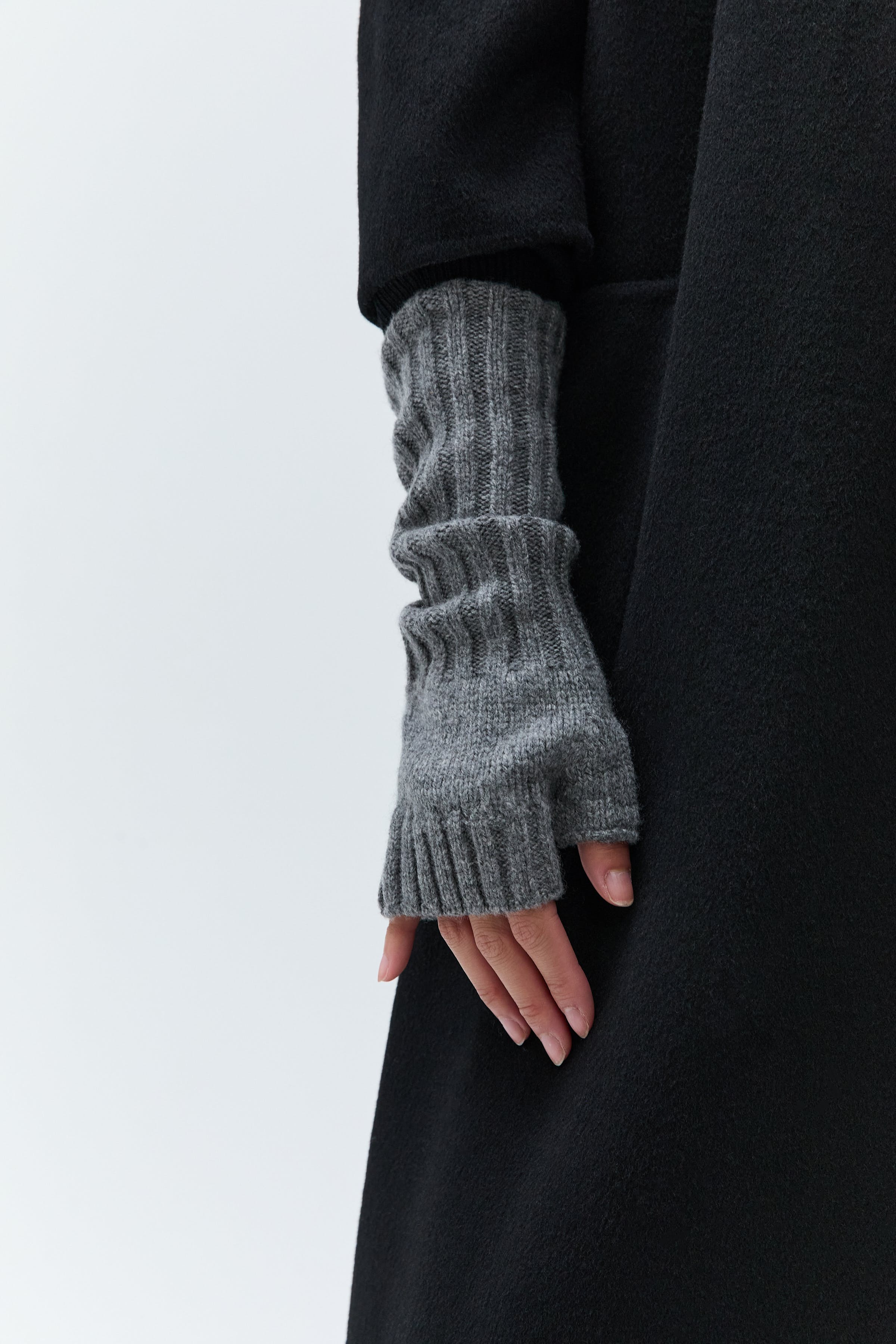 IOAmora Gloves LOOKBOOK DETAIL 30600038-GY942