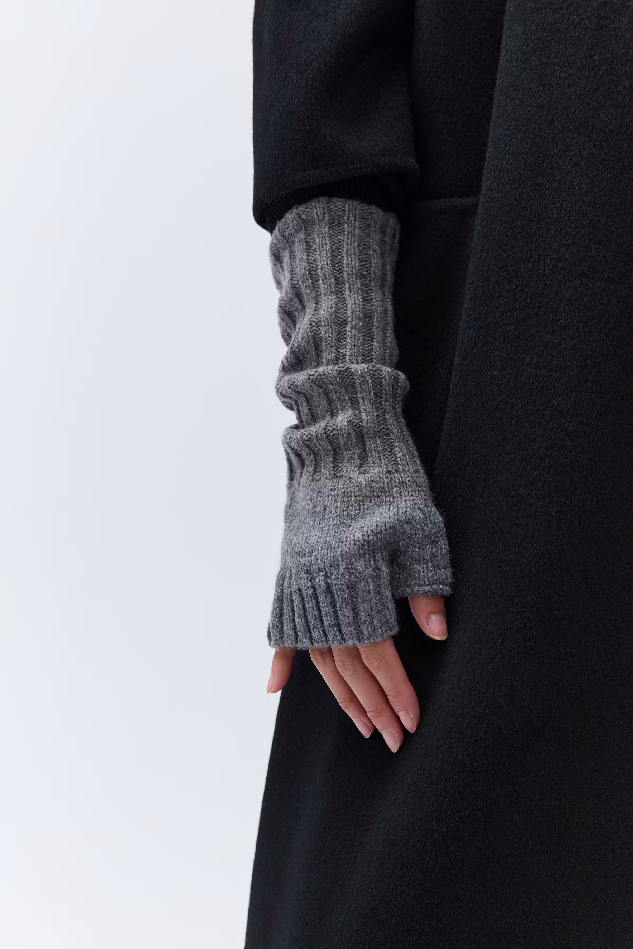 IOAmora Gloves LOOKBOOK DETAIL 30600038-GY942
