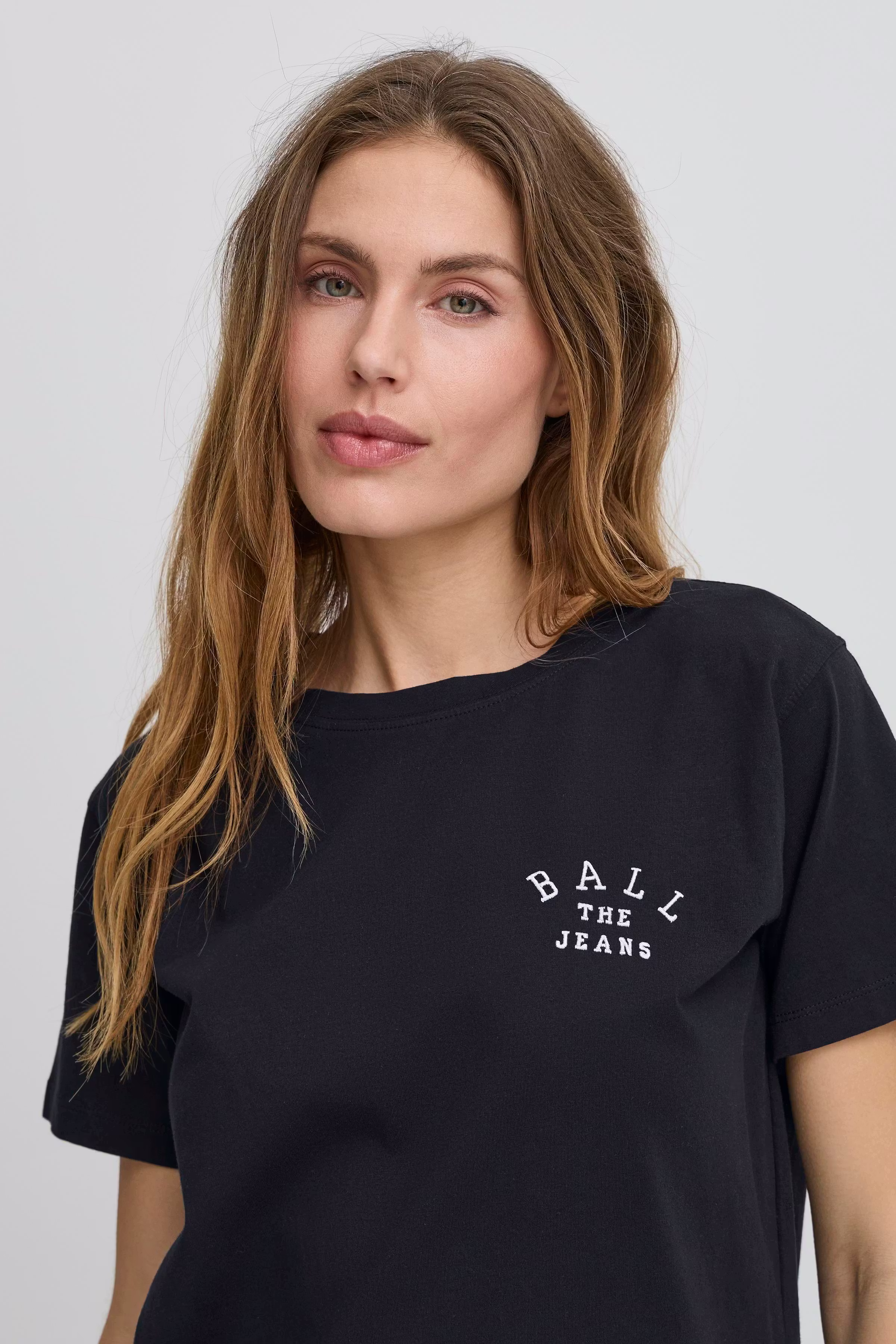 BASAVONA T-shirt LOOKBOOK DETAIL 50405152-204005