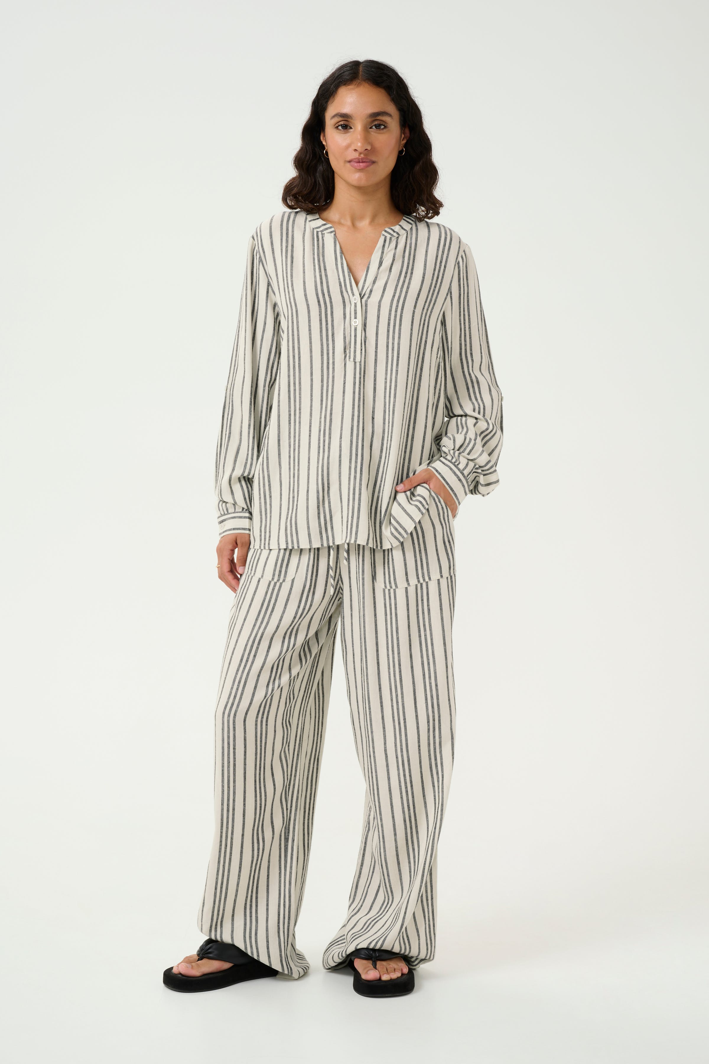 KAmilia Blouse LOOKBOOK FRONT 10508313-107124