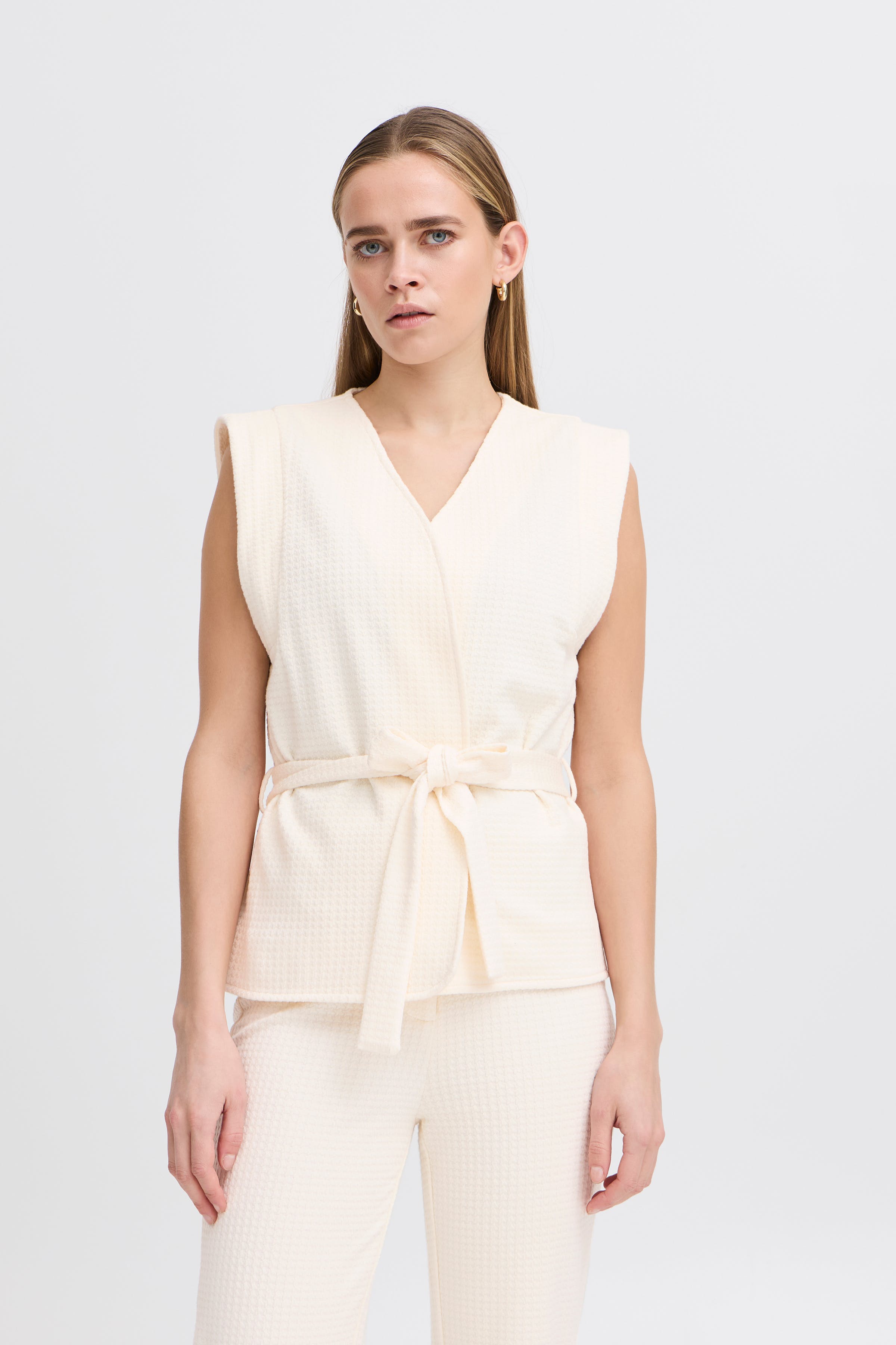 IHKATE PILLOU Vest LOOKBOOK FRONT 20123015-130905