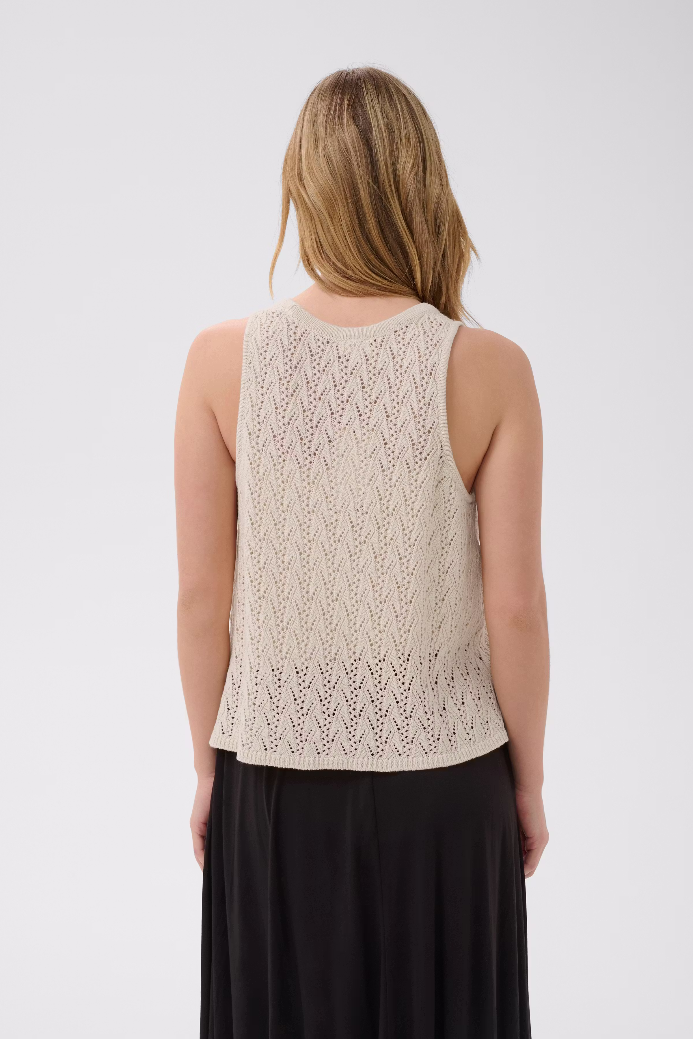 DelunaPW Top LOOKBOOK BACK 30310703-120304