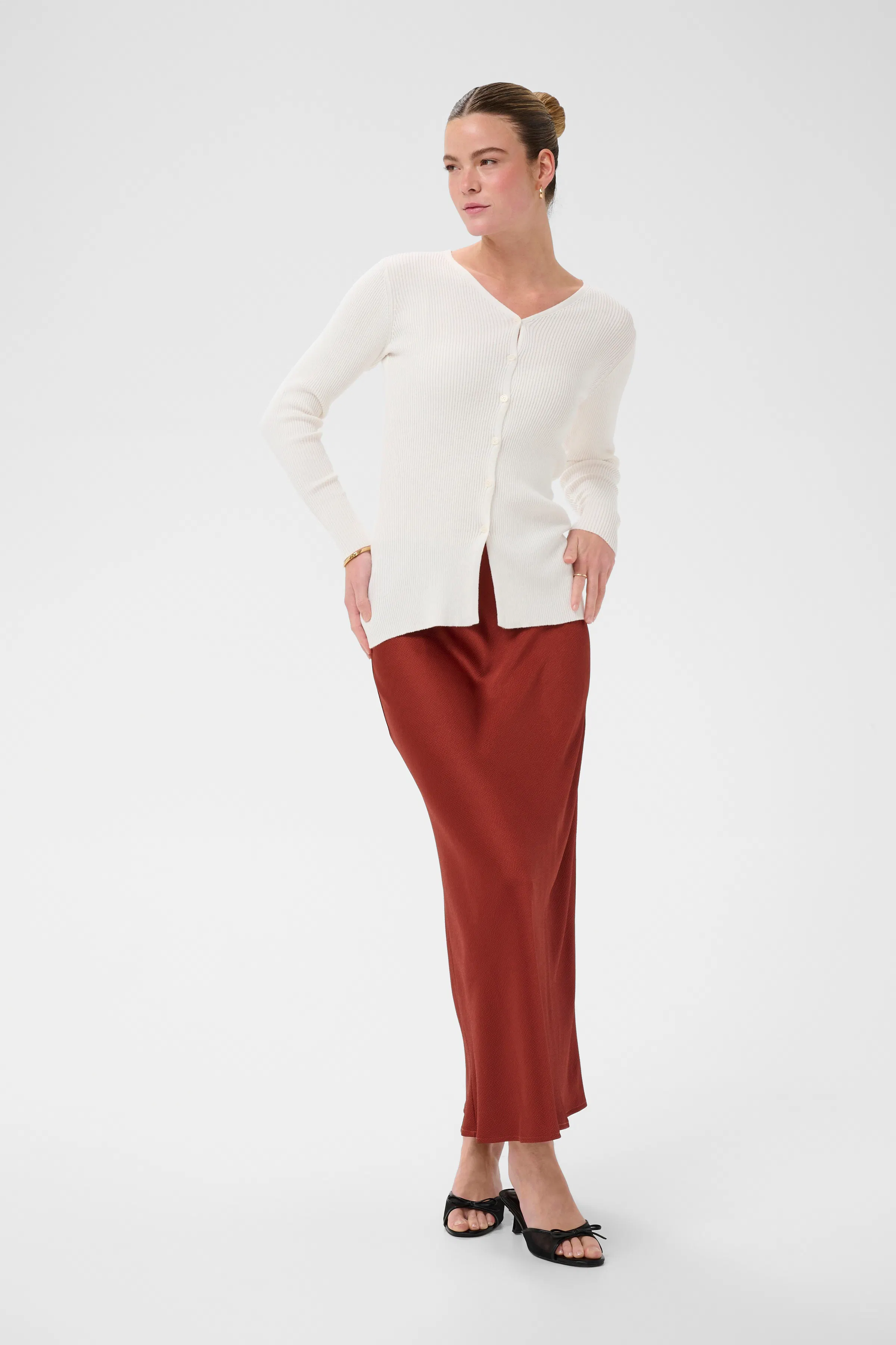 KAindira Cardigan LOOKBOOK FRONT 10510184-110602