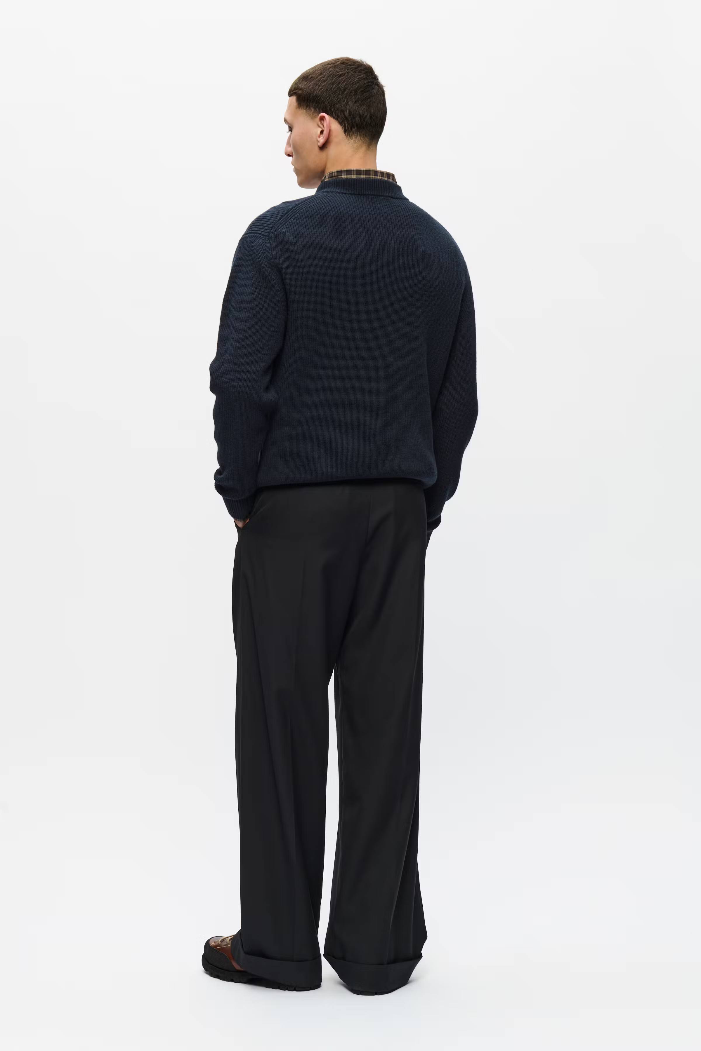 WWLuca Hose LOOKBOOK BACK 30251480-303700