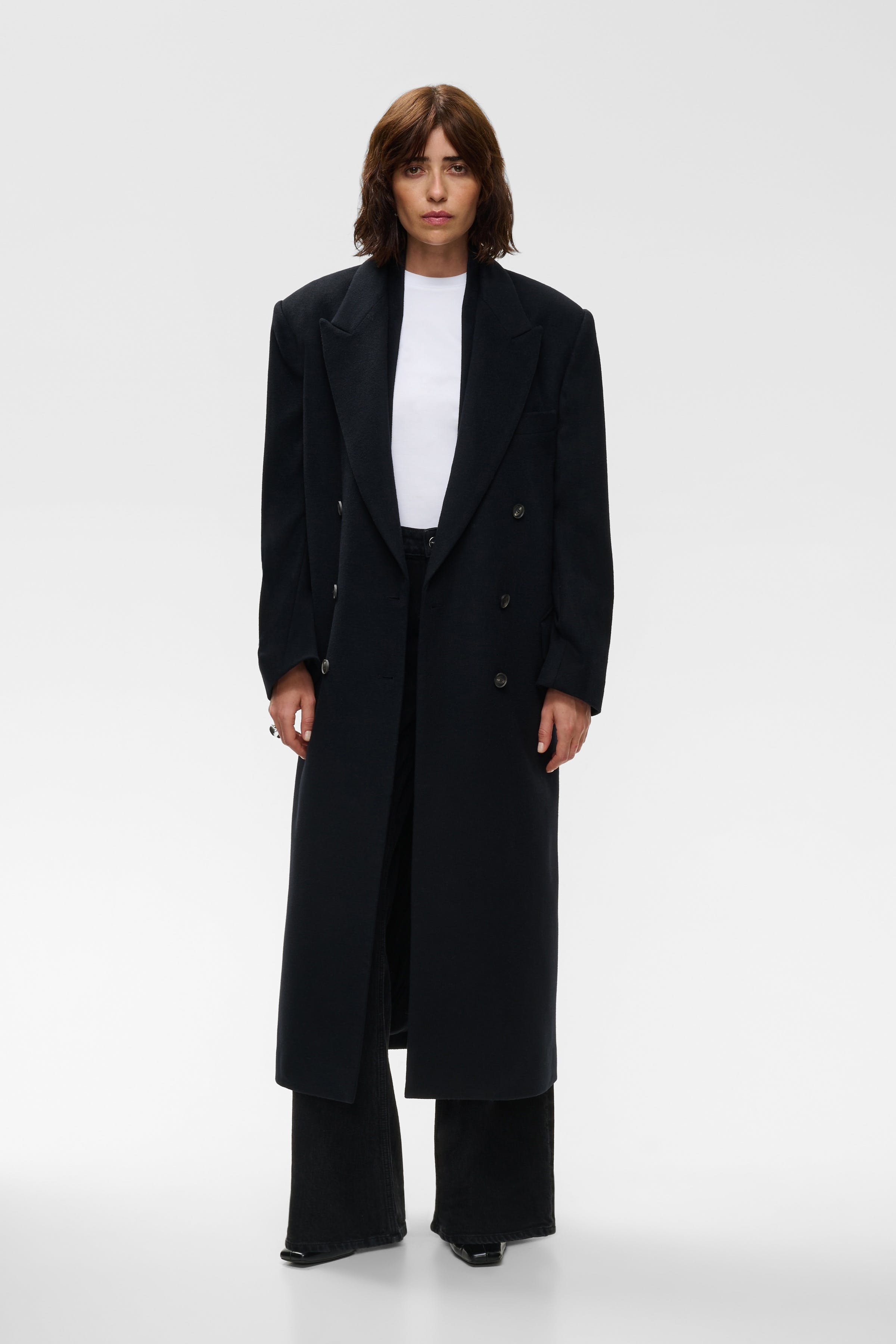IOCirce Coat LOOKBOOK FRONT 30600091-BK999