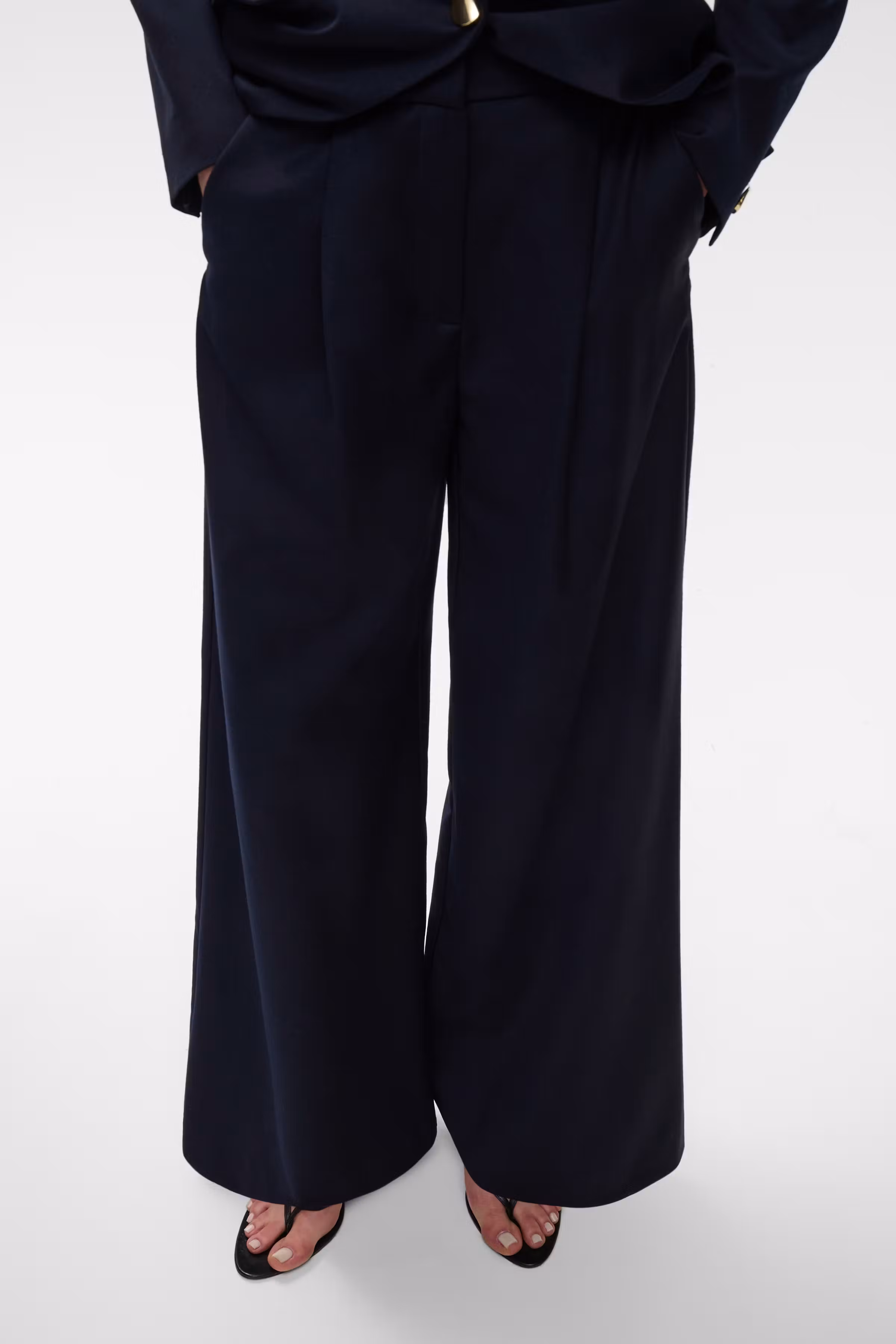 IOPriscilla Trousers LOOKBOOK FRONT 30600060-BL900