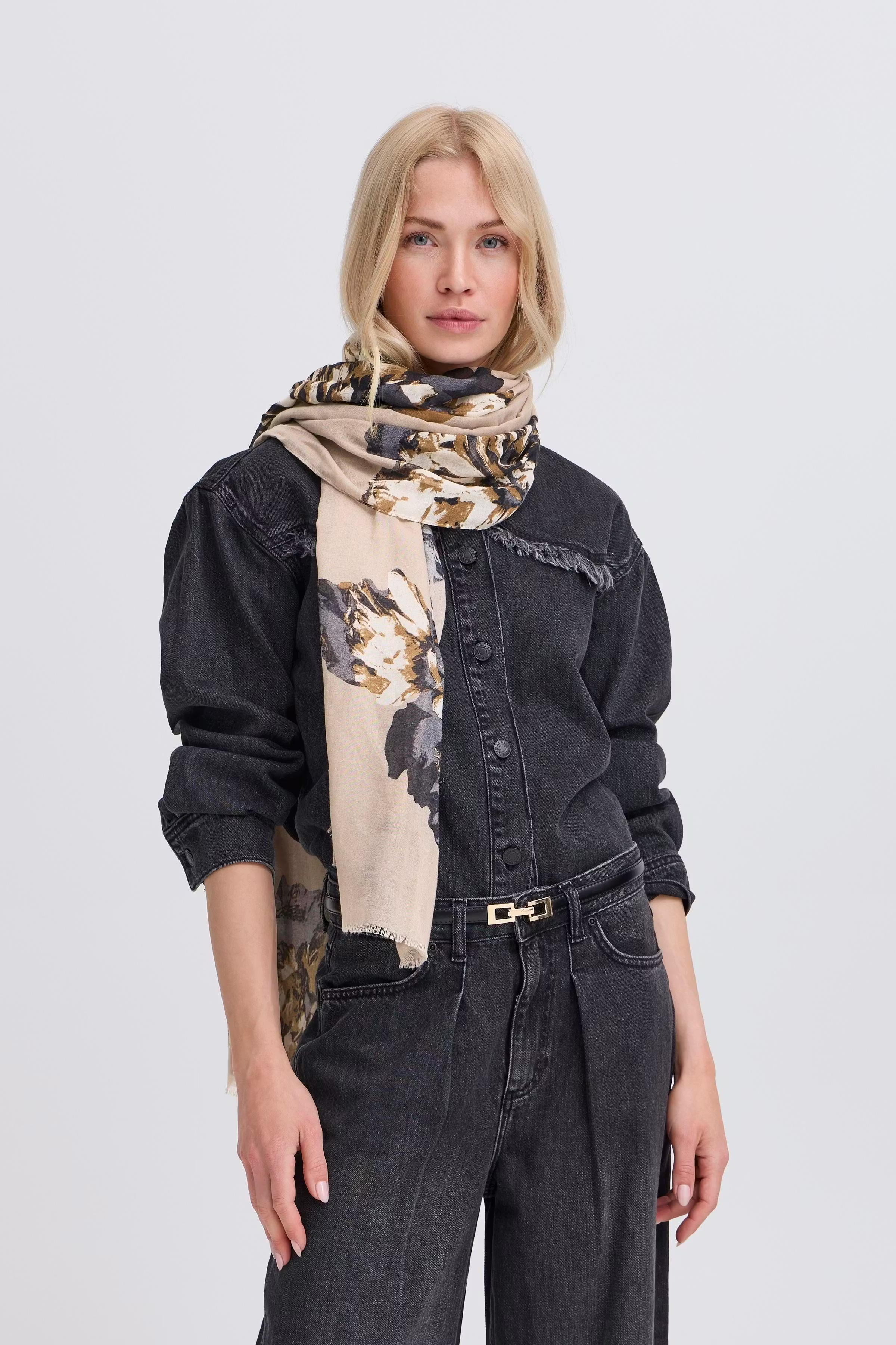 BYWALLAM Skjerf LOOKBOOK FRONT 20818275-900002191