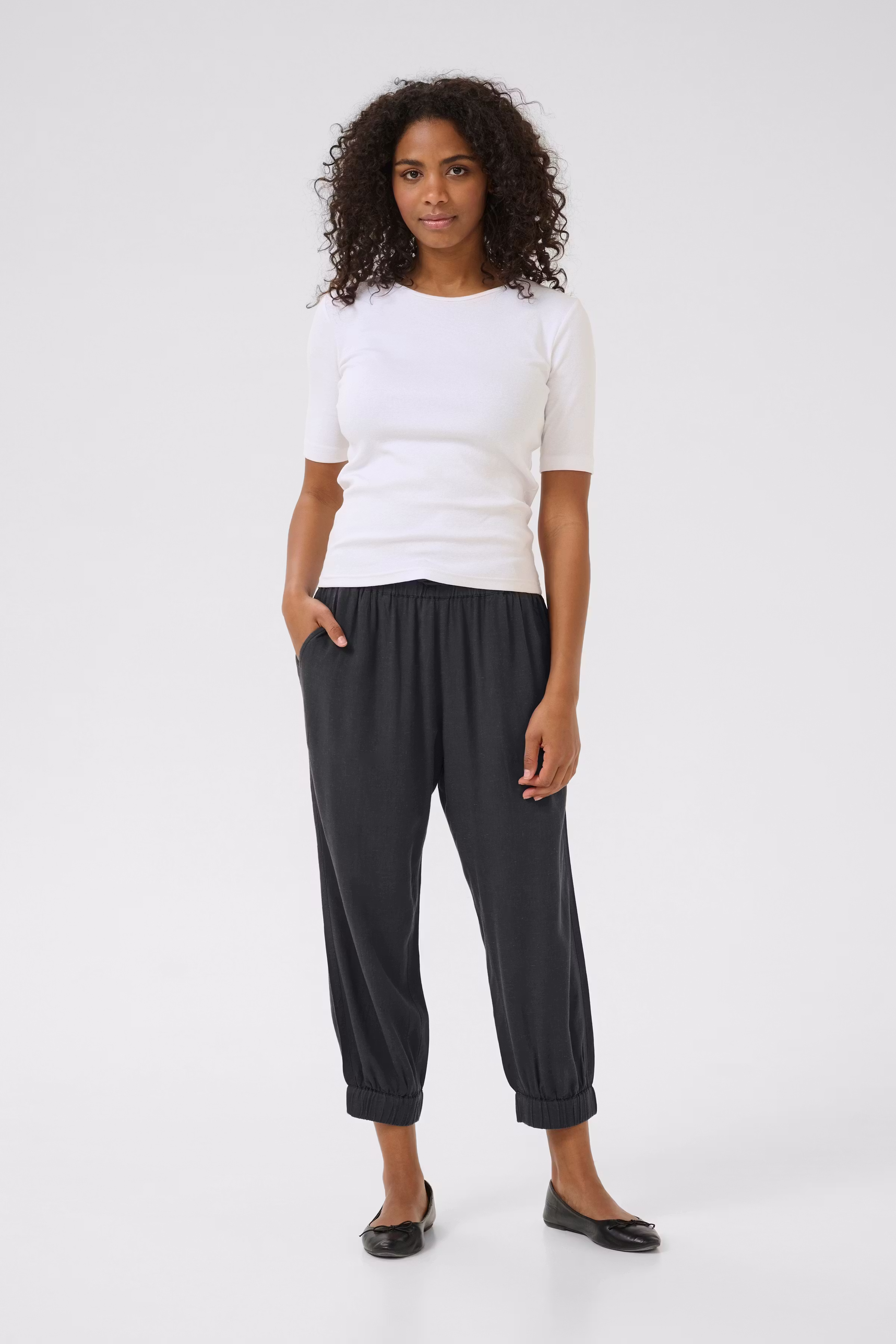 KAmilia Lin Bukser LOOKBOOK FRONT 10509669-190205