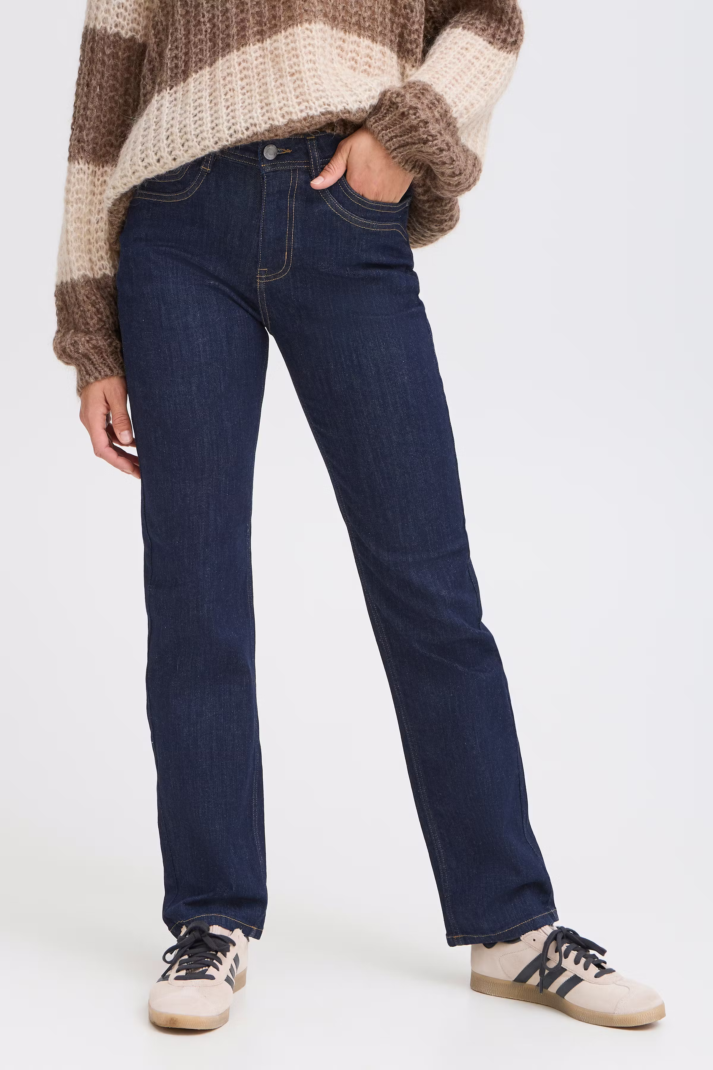 PZKATJA HW Jeans Straight Leg LOOKBOOK FRONT 50208637-202124