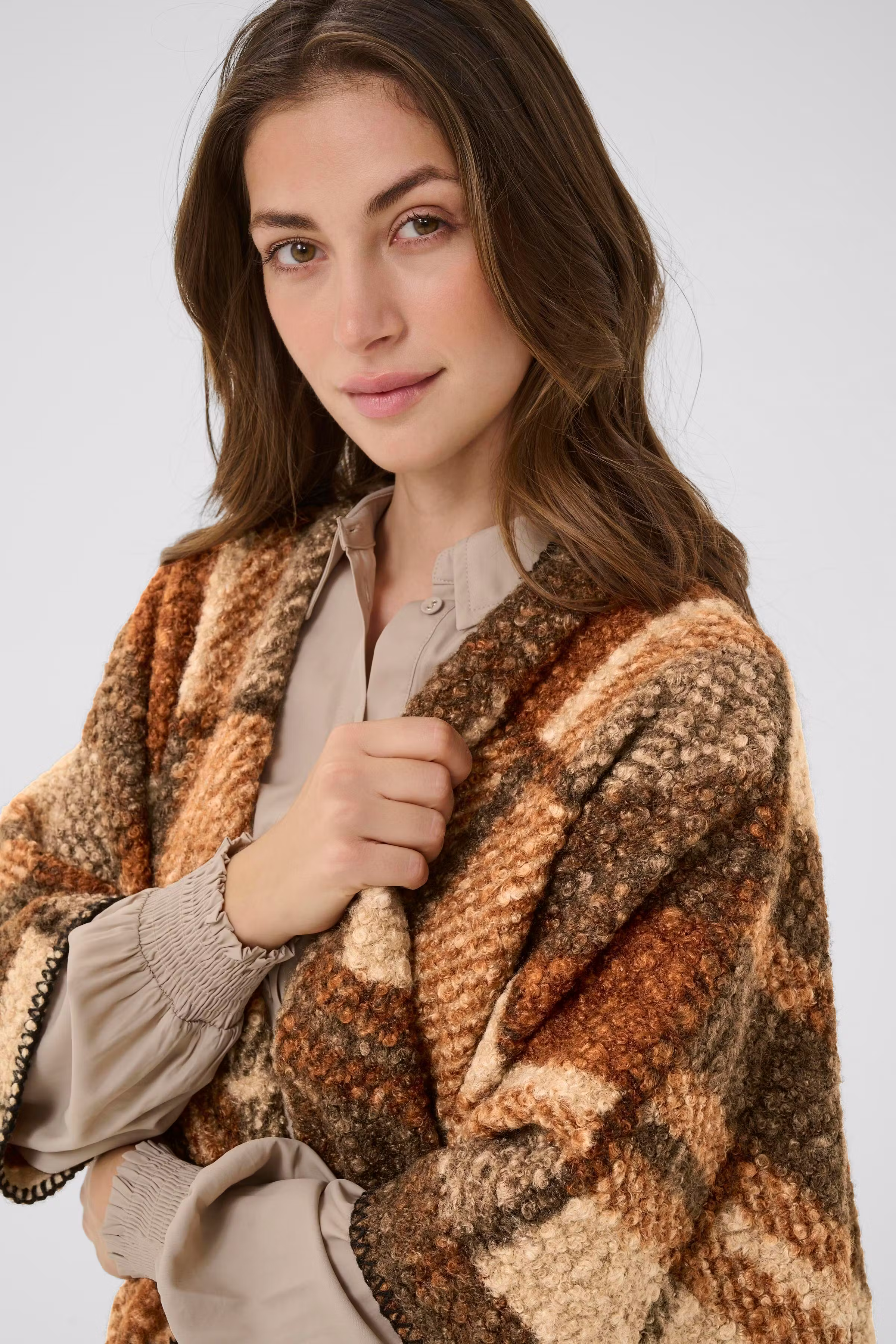 CRBlye Cape LOOKBOOK DETAIL 10614289-108399