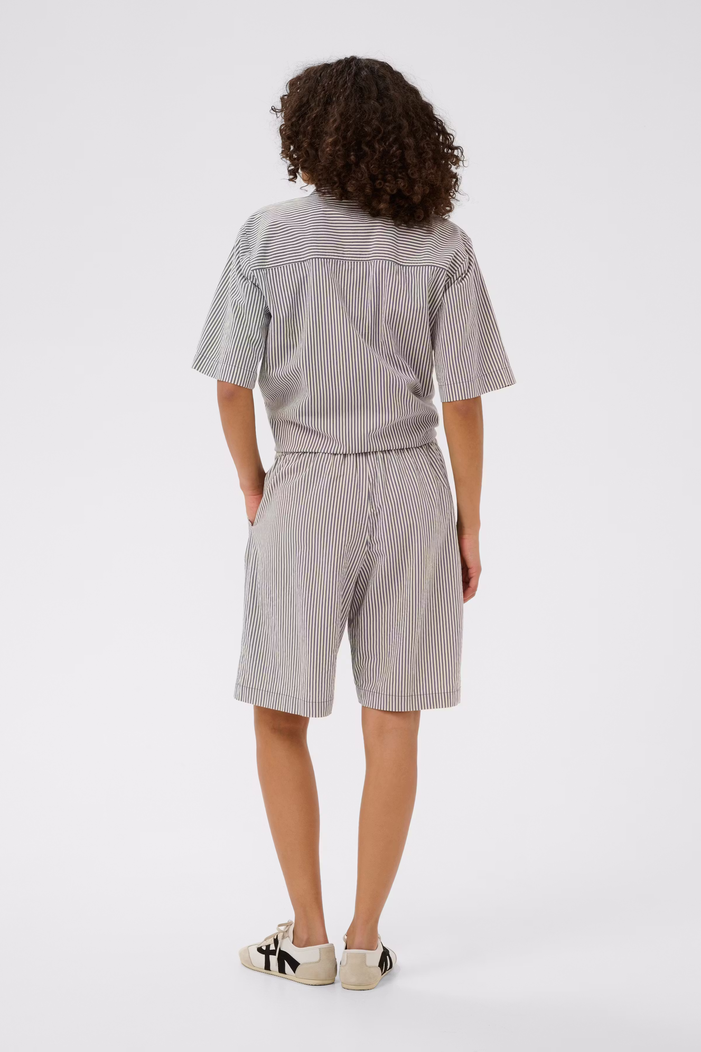 KAnaya Shorts LOOKBOOK BACK 10511170-106298