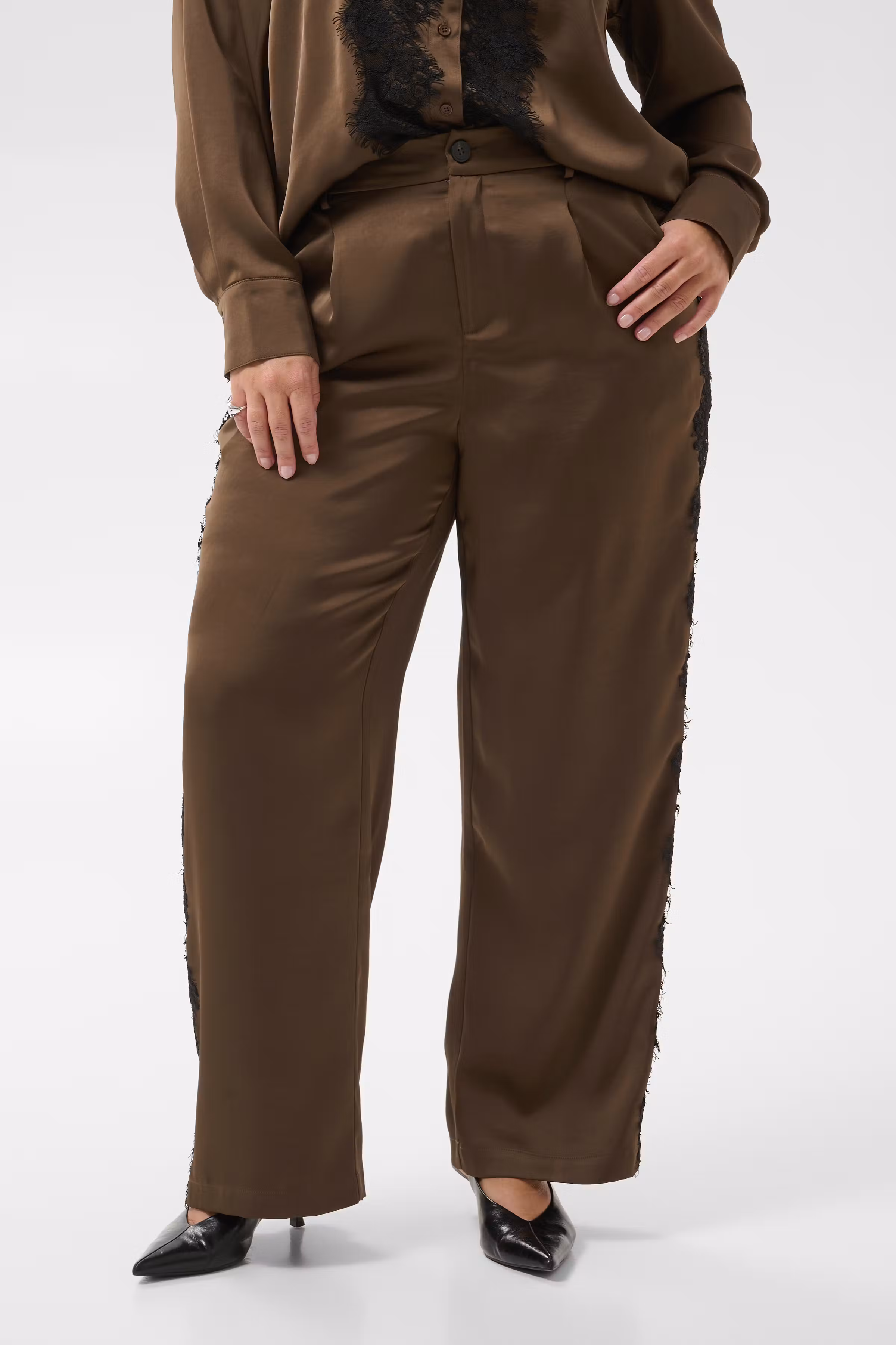 KCthilda Hose LOOKBOOK FRONT 10584980-191314