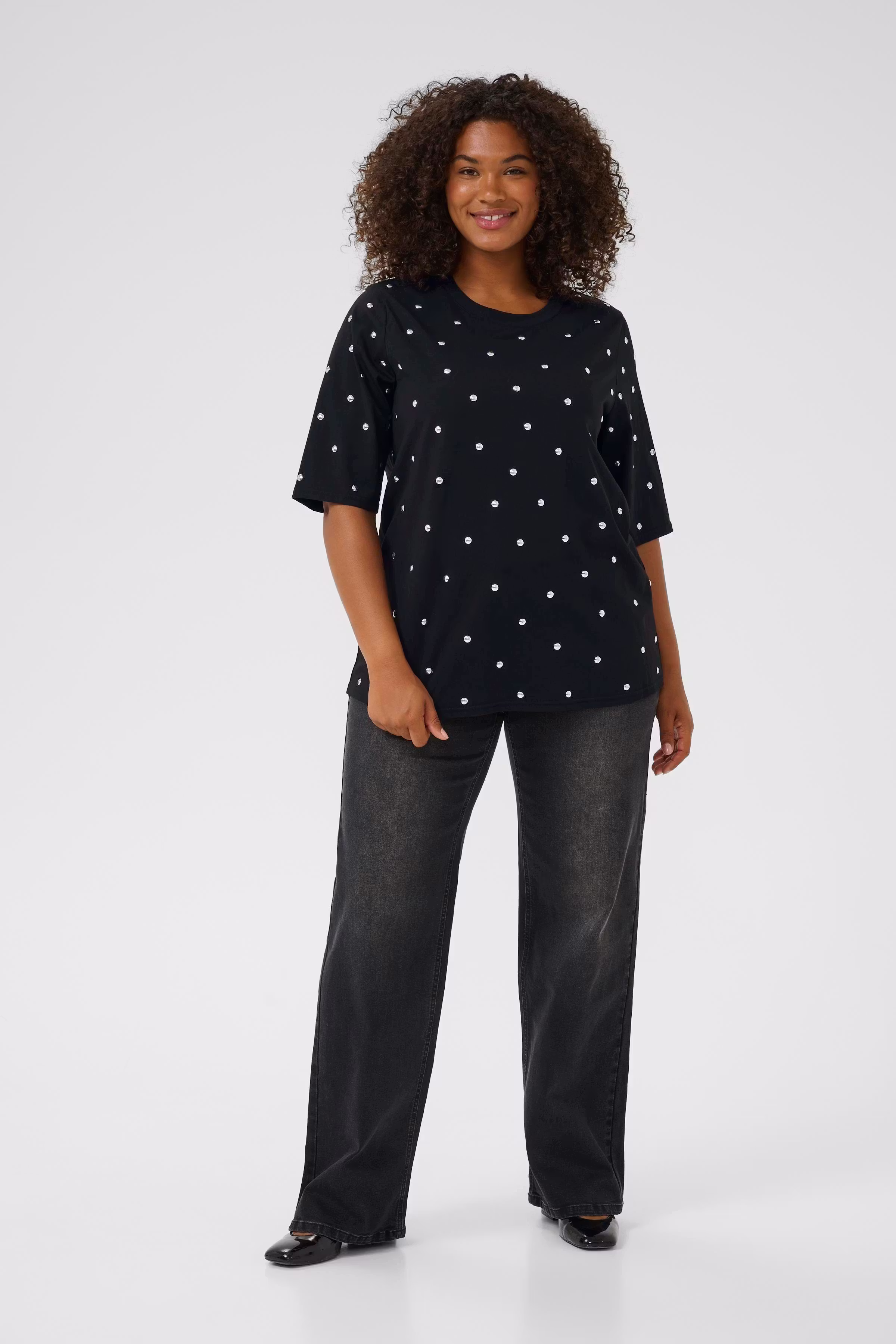 KChelena T-shirt LOOKBOOK FRONT 10583637-100121