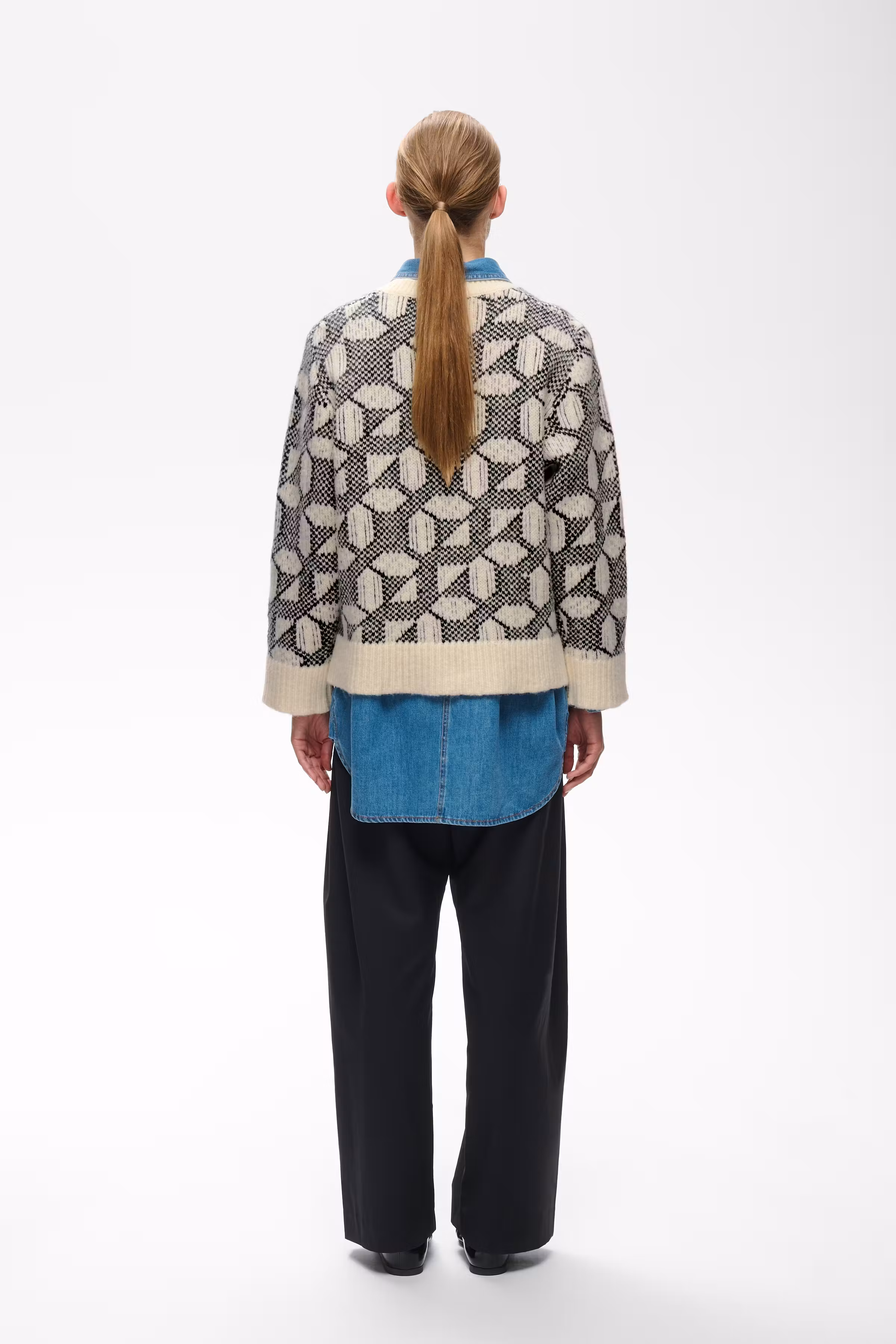 TULAIW Pullover LOOKBOOK BACK 30112920-900013271