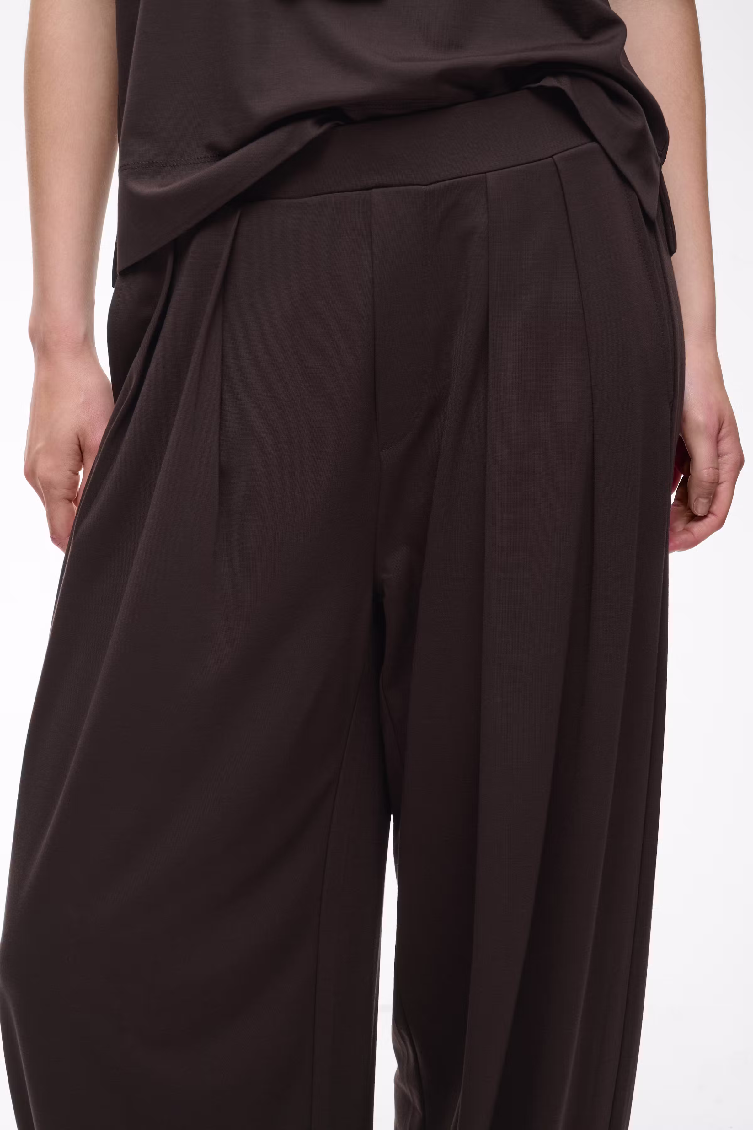 TrissaIW Hose LOOKBOOK DETAIL 30111340-191109
